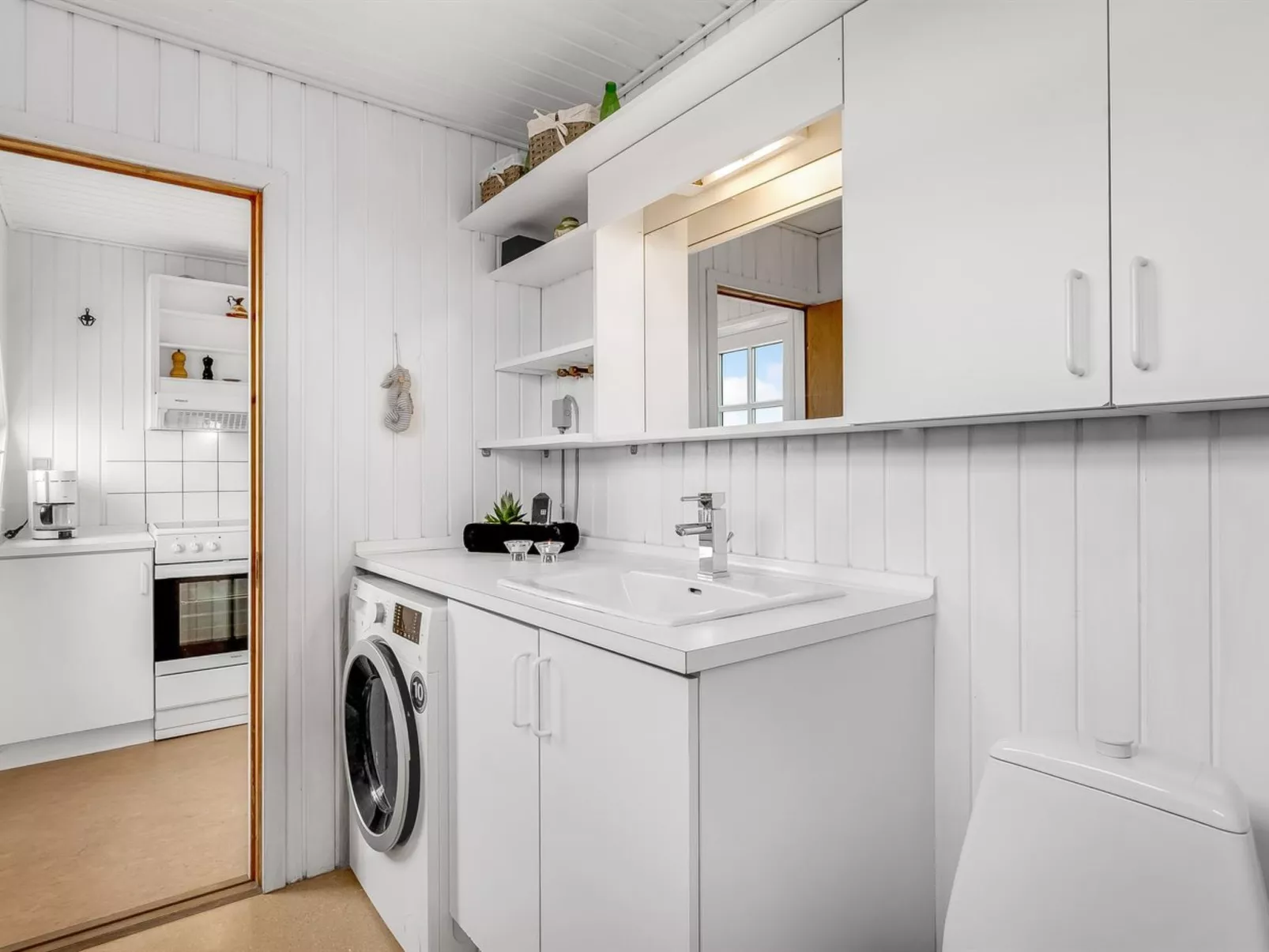 "Venla" -  from the sea-Binnen