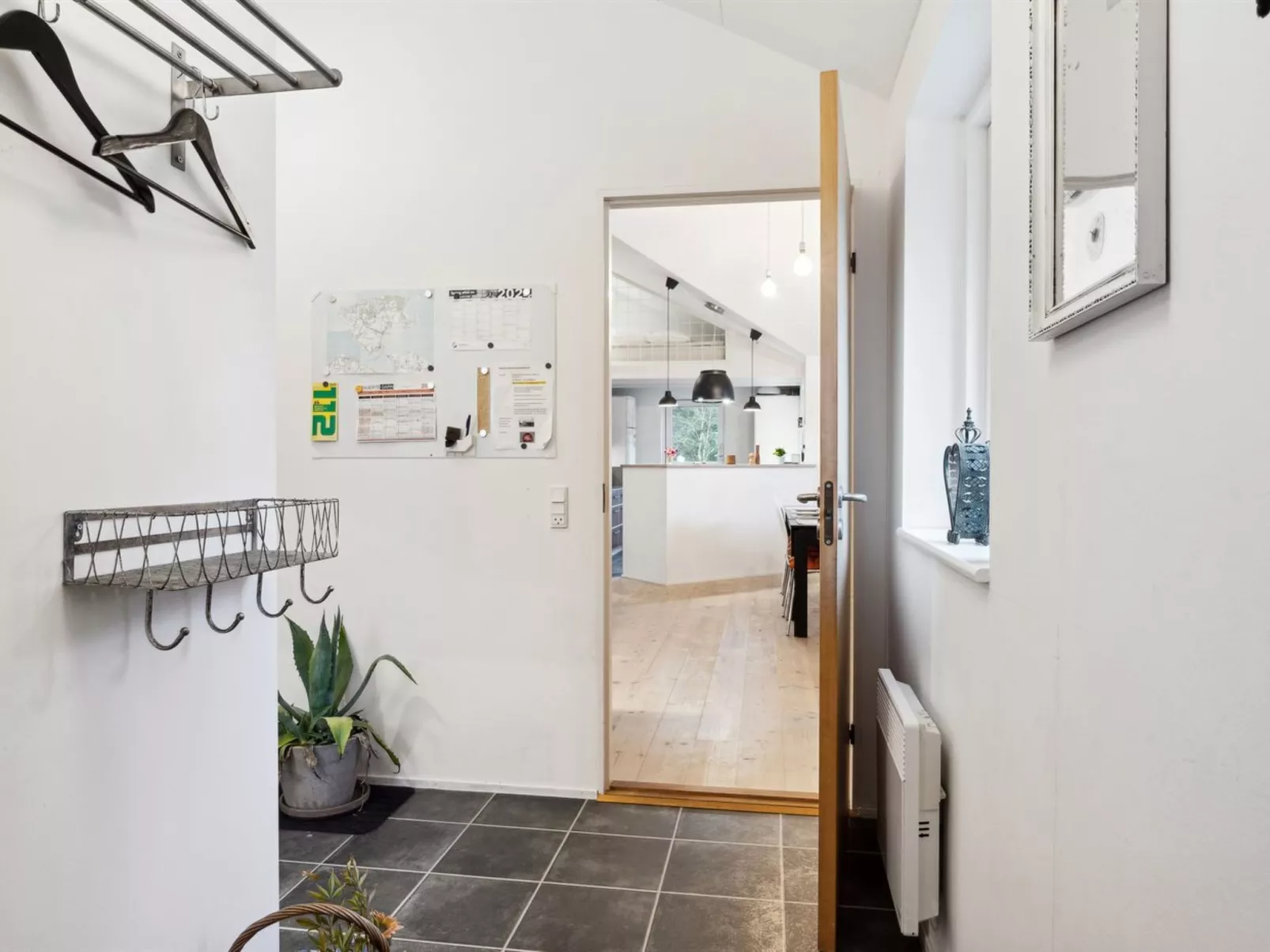 "Guri" - 600m to the fjord-Binnen