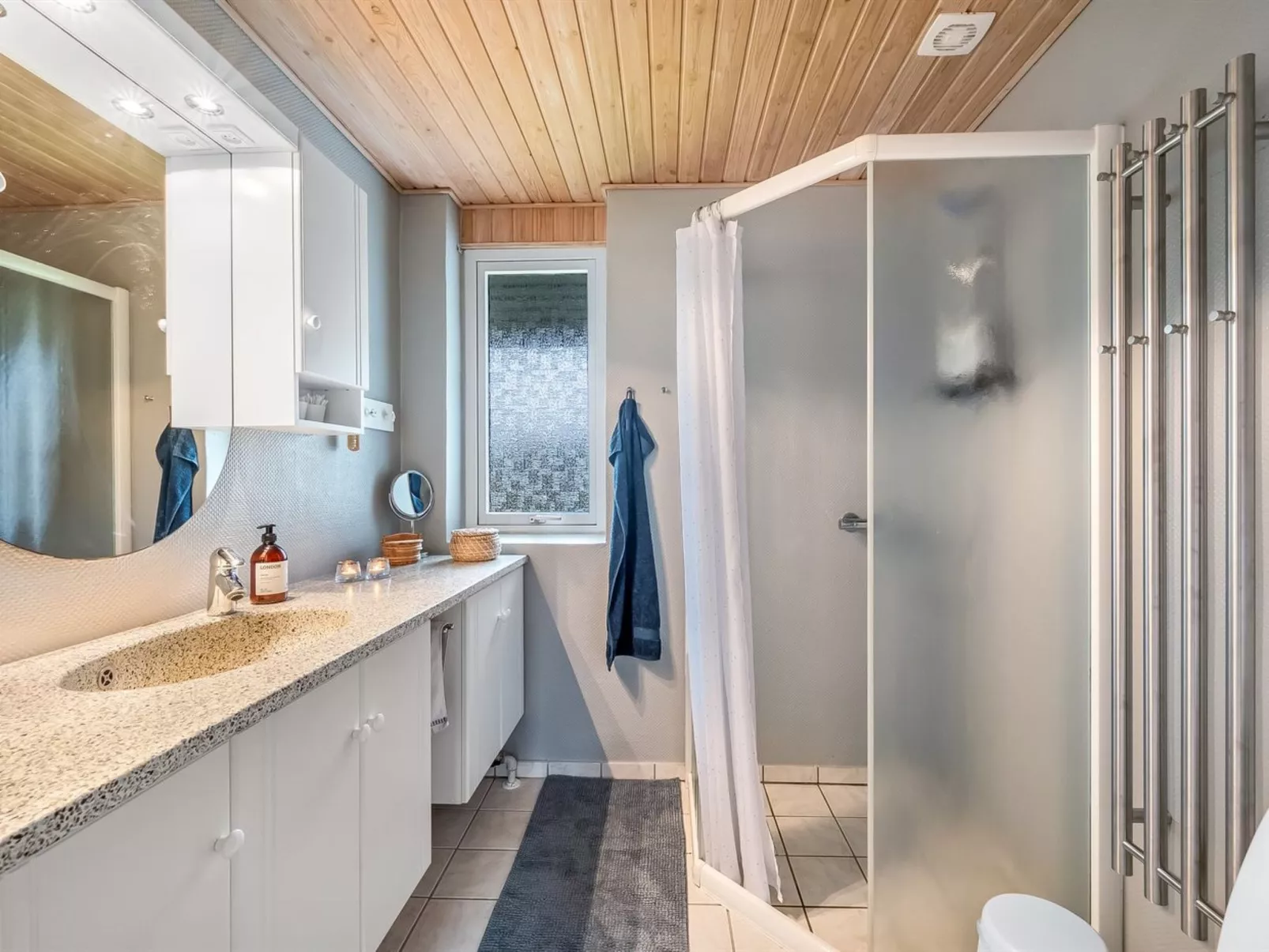 "Moreen" - 200m to the fjord-Binnen