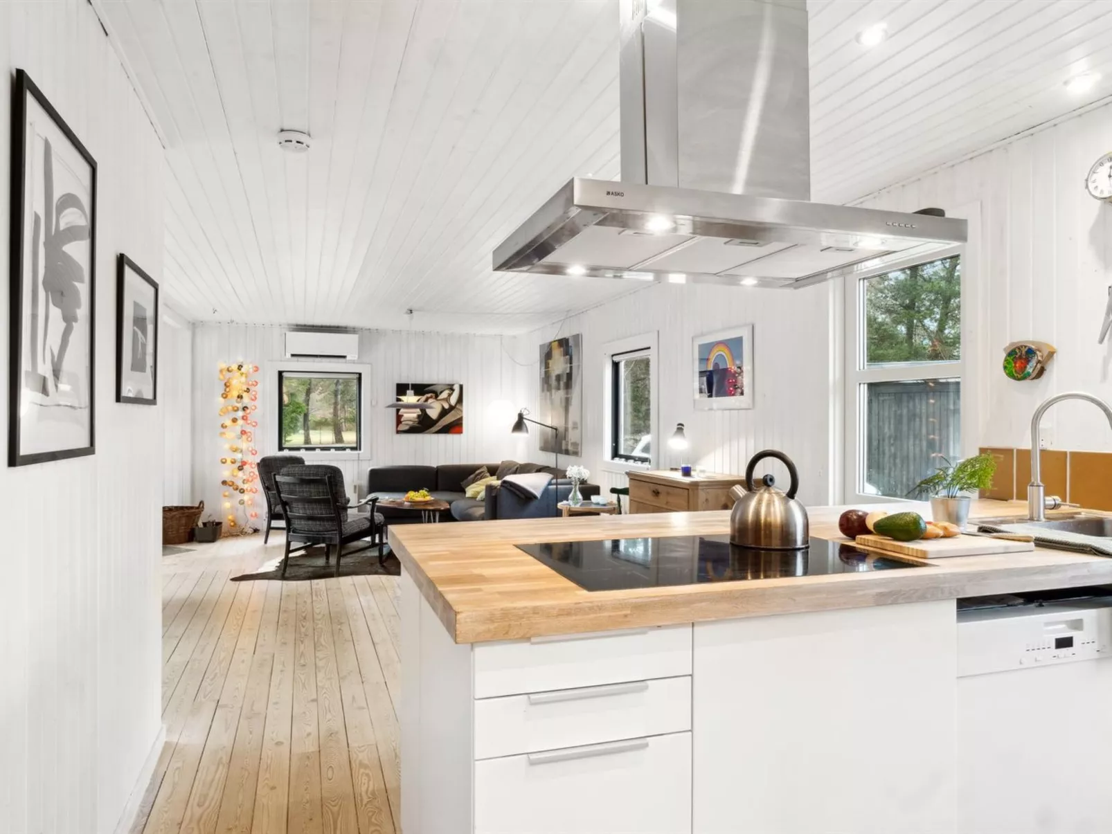 "Iliane" - 450m from the sea-Binnen