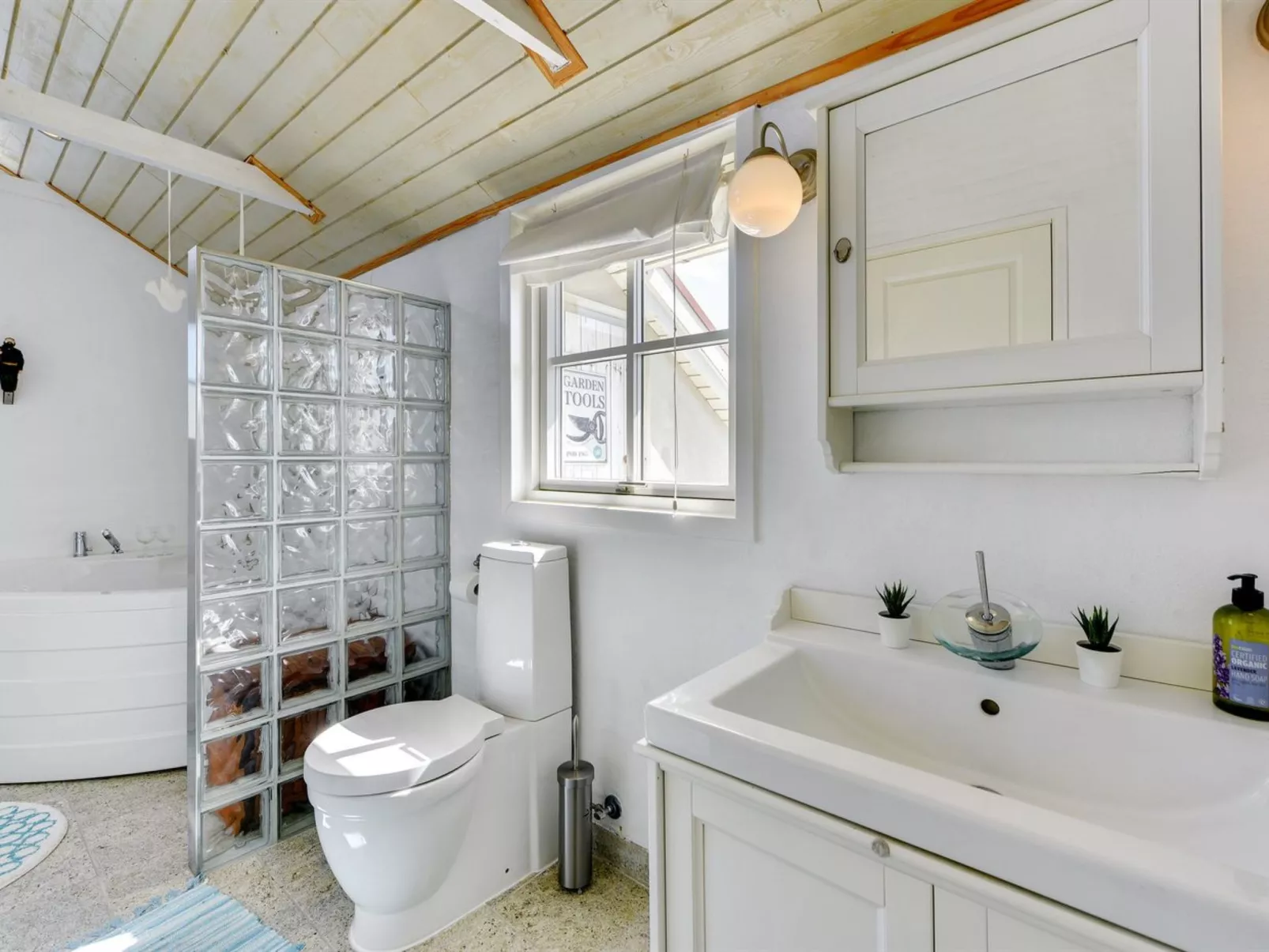 "Heilo" -  from the sea-Binnen