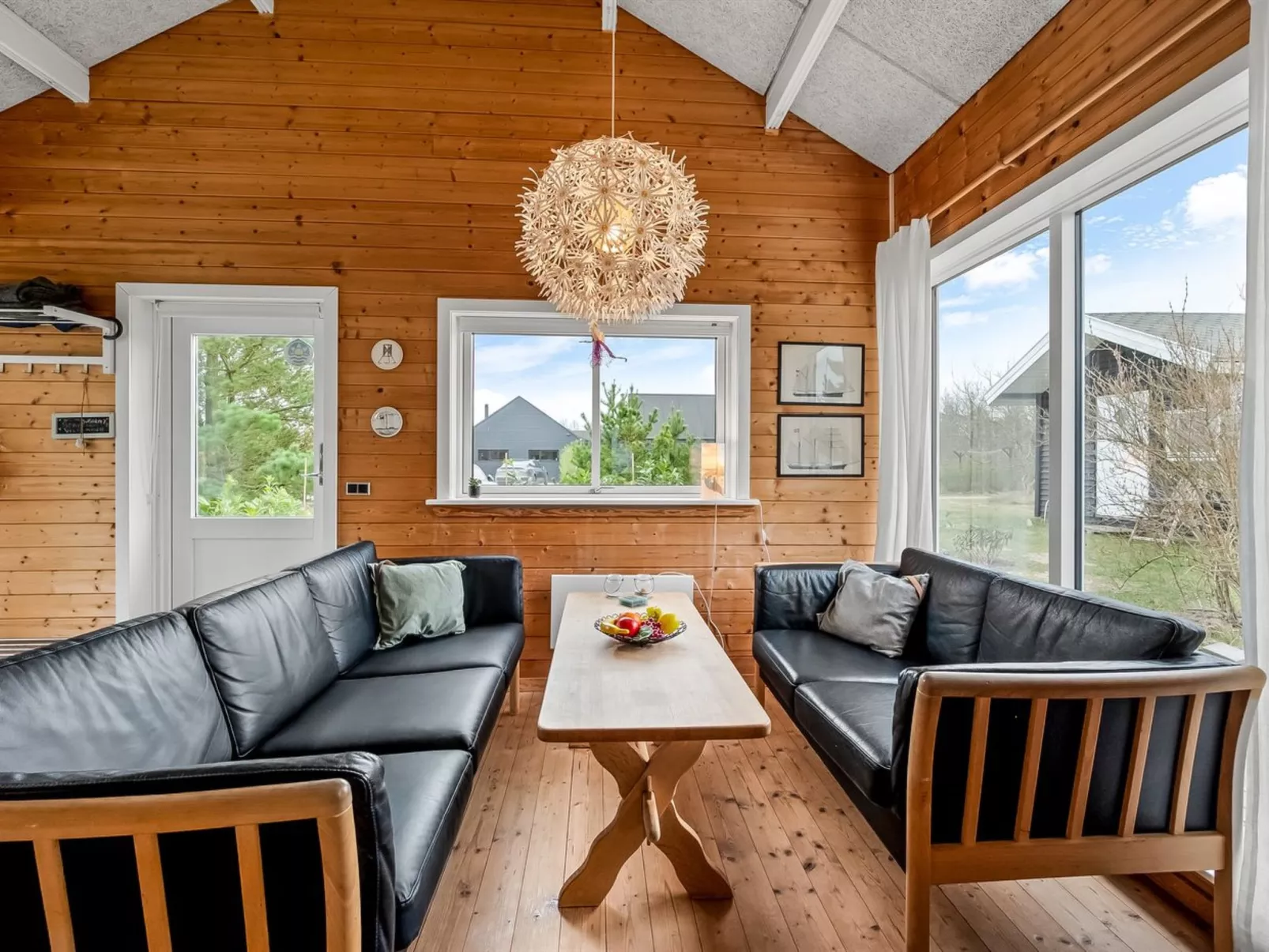 "Oddger" - 250m to the fjord-Binnen