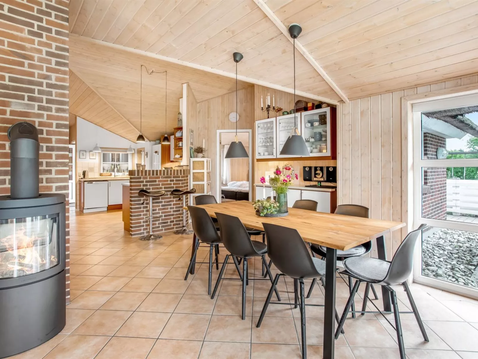 "Ronna" - 2.2km from the sea-Binnen