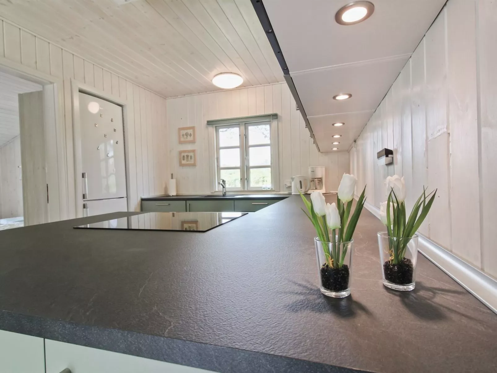 "Hillmari" - 200m from the sea-Binnen