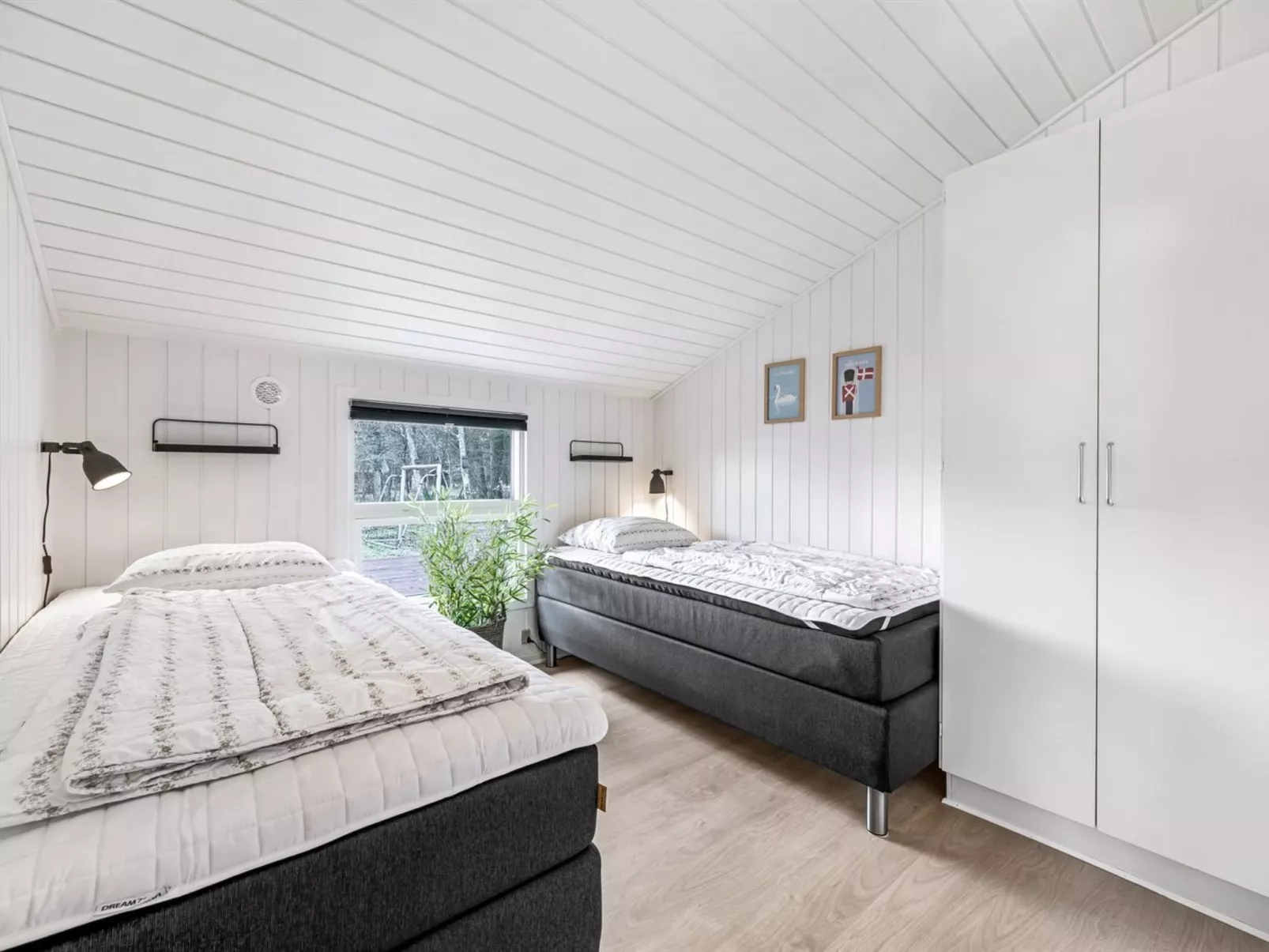 "Liviana" -  from the sea-Binnen