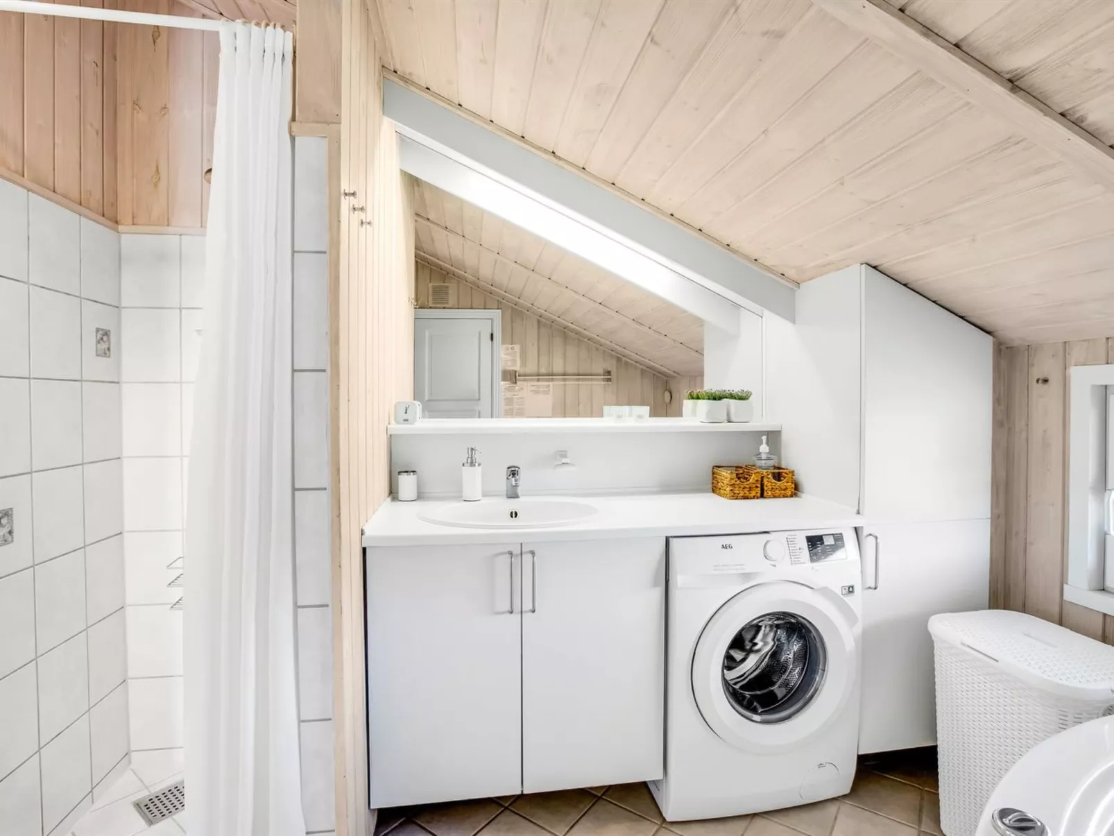 "Hariet" - 300m from the sea-Binnen