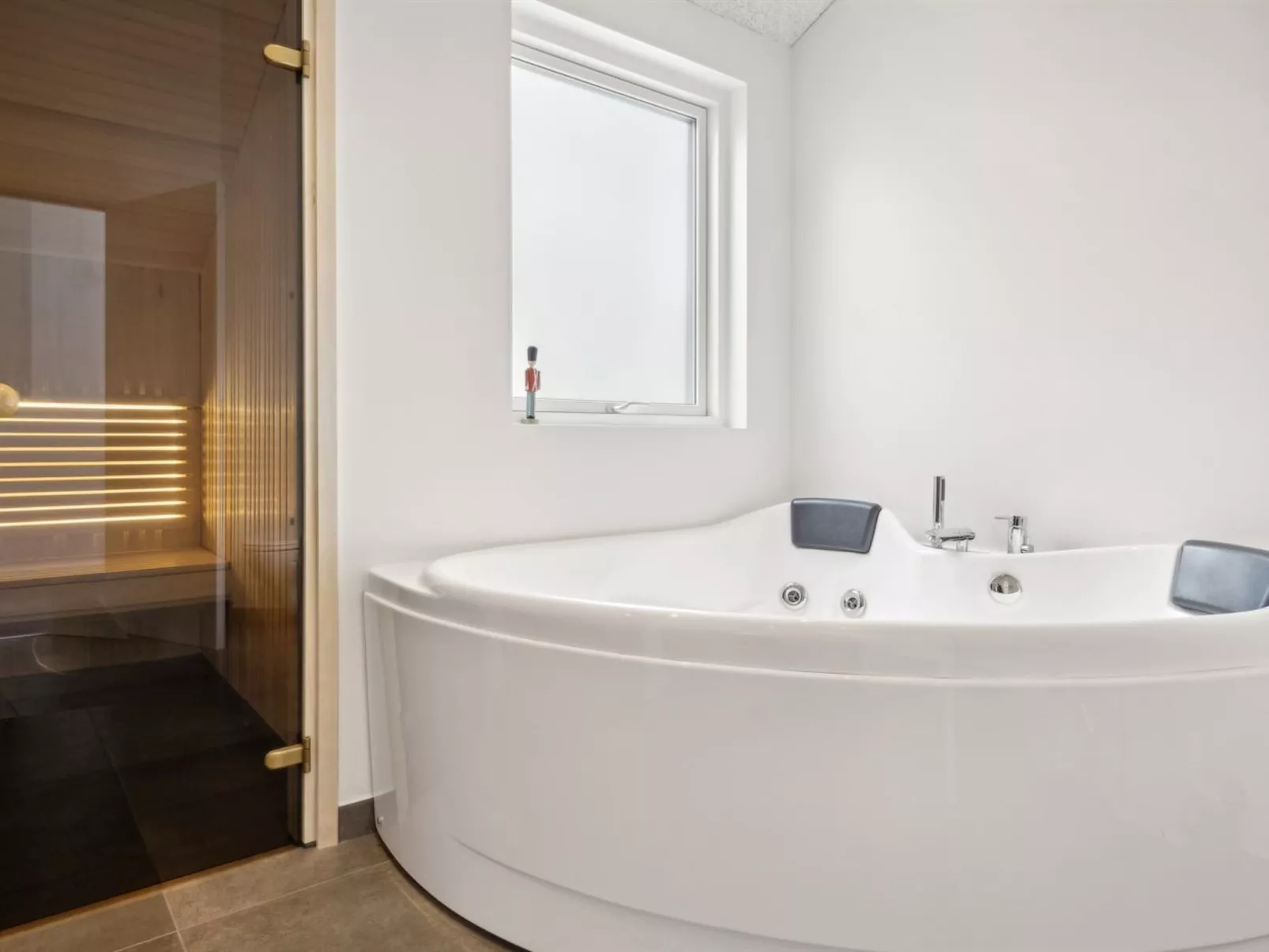 "Stygg" - 75m from the sea-Binnen