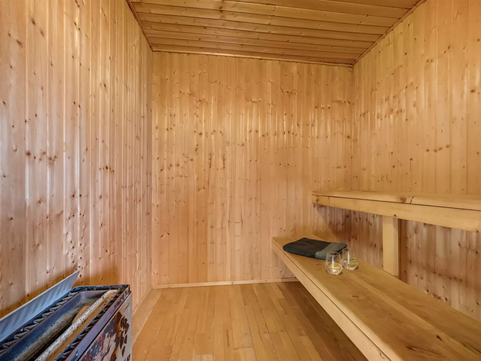 "Kurt" - 75m from the sea-Binnen