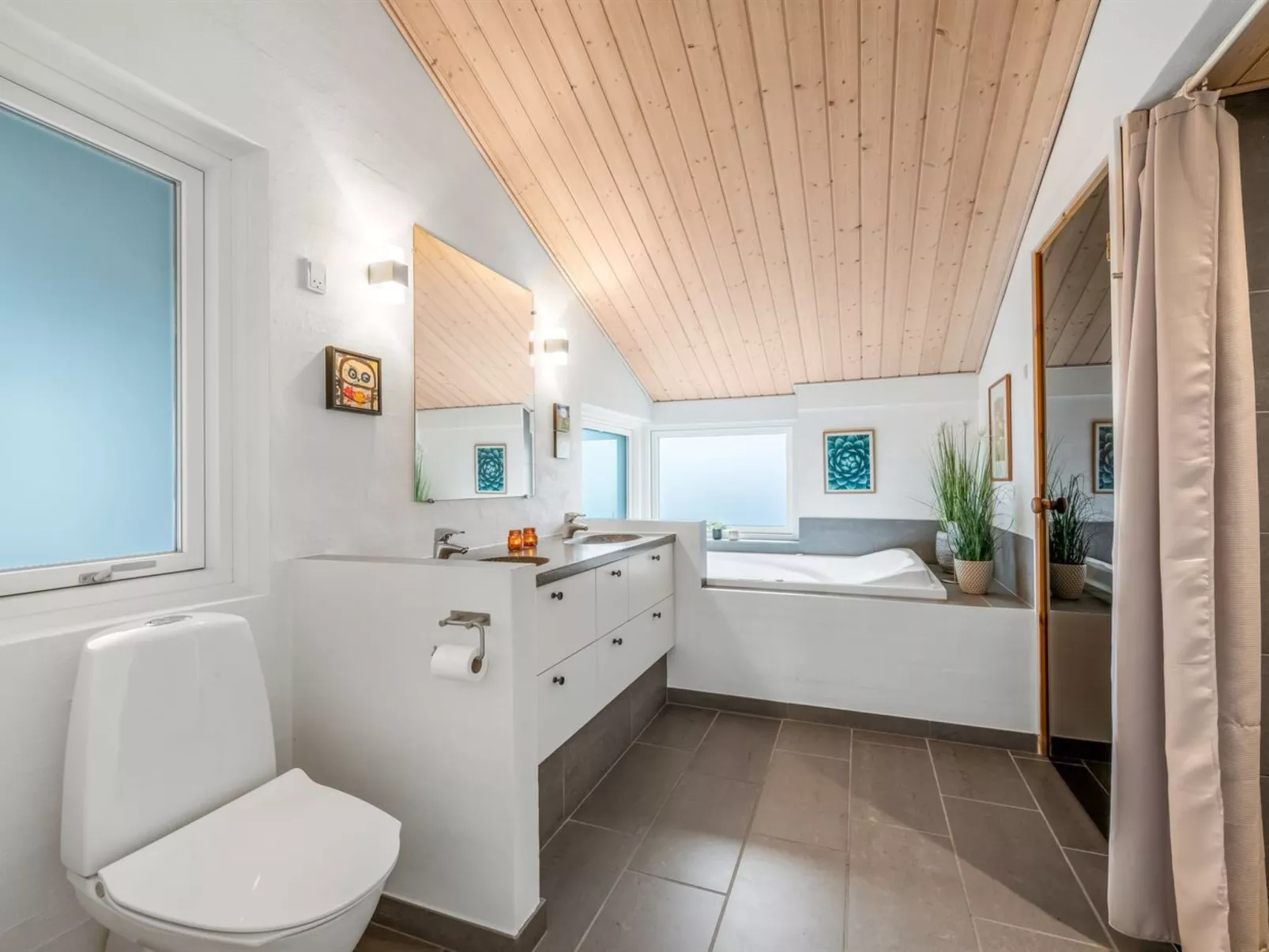 "Noreen" - 1.4km to the fjord-Binnen