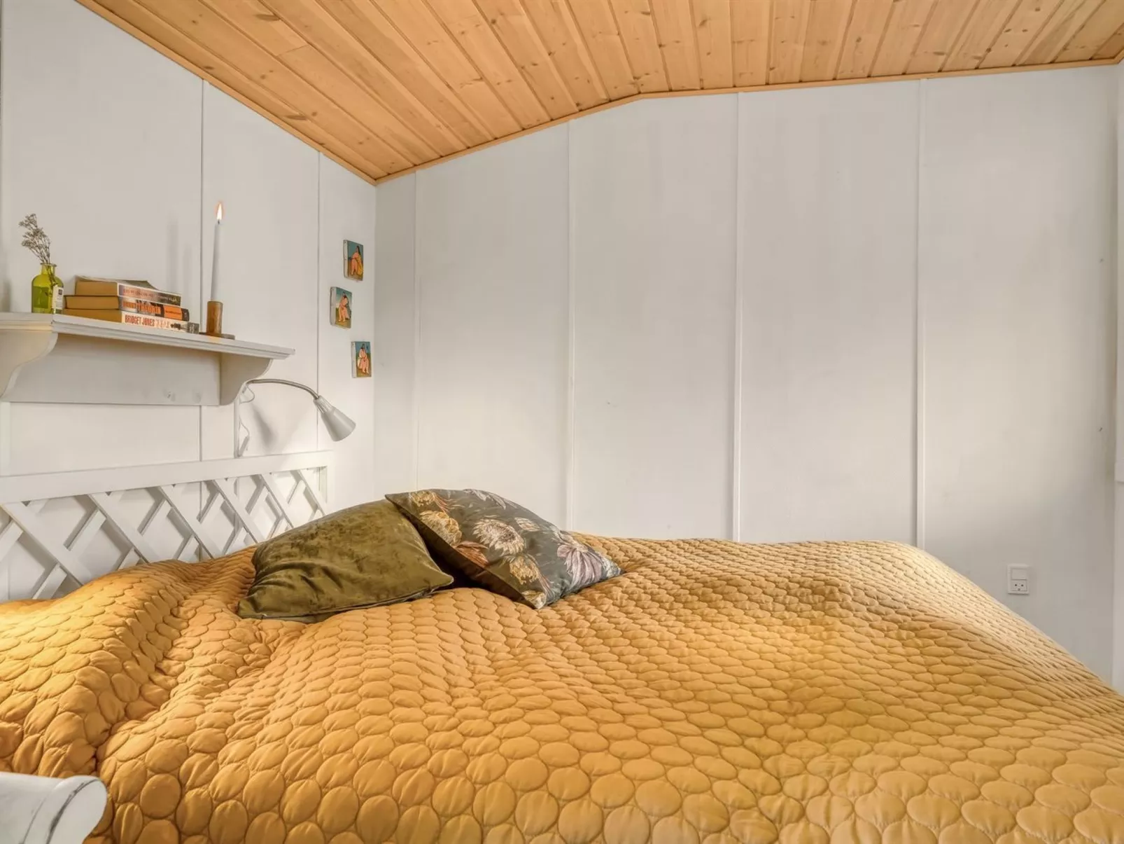 "Ellinore" -  from the sea-Binnen