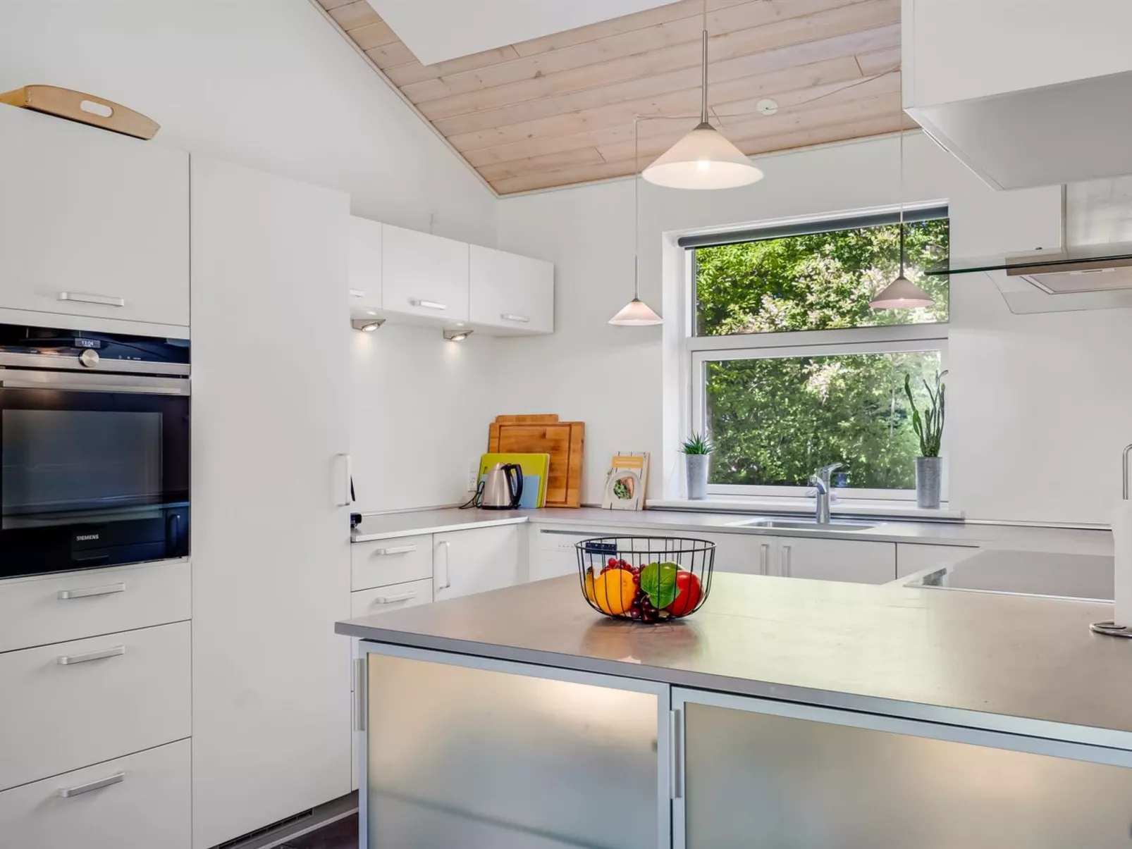 "Ahto" - 600m to the fjord-Binnen