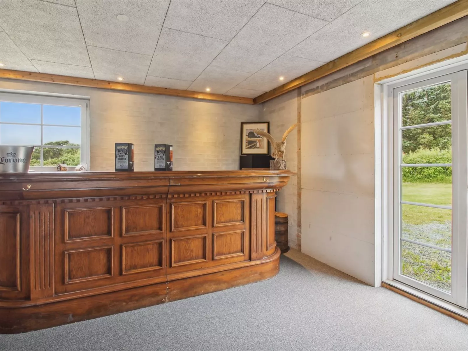 "Law" - 400m from the sea-Binnen