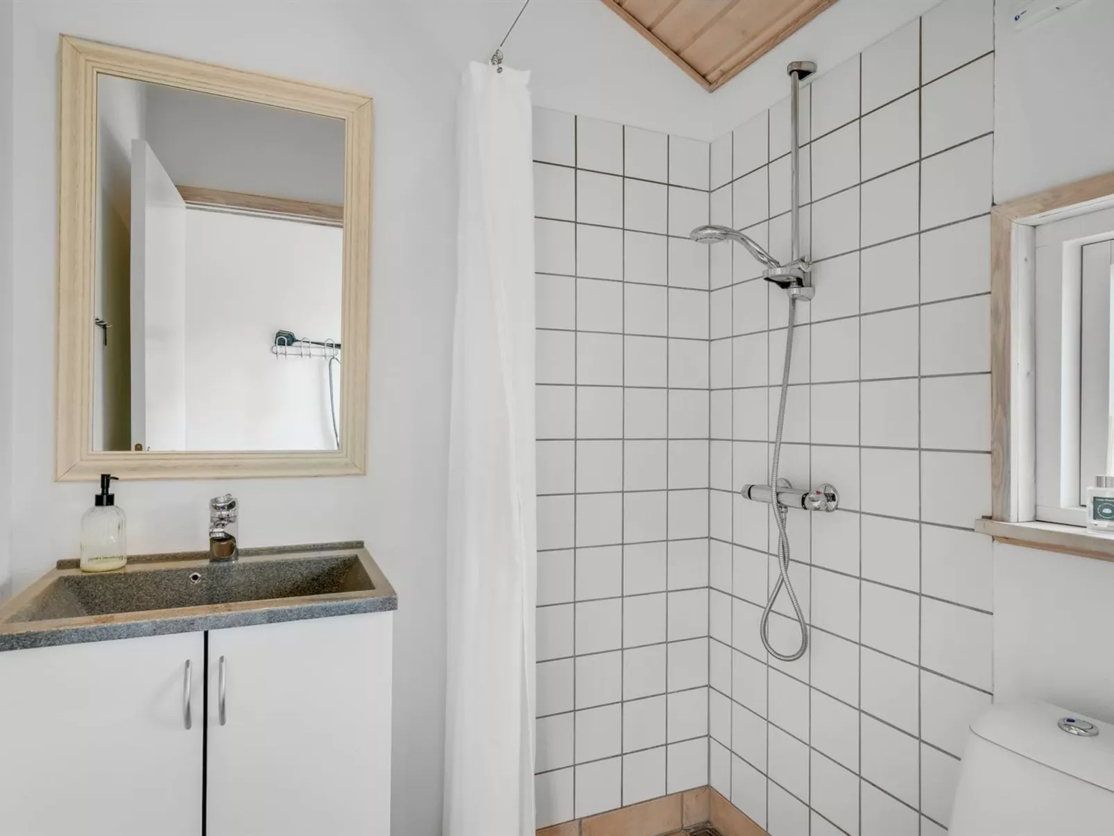 "Lissi" - 3.5km from the sea-Binnen