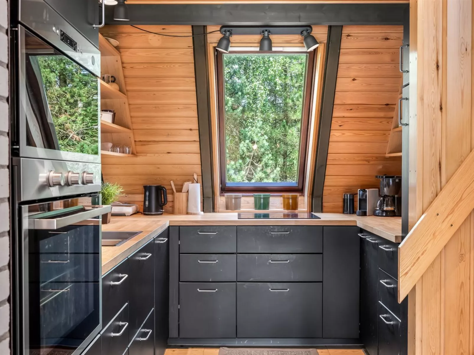 "Peta" - 1.6km from the sea-Binnen