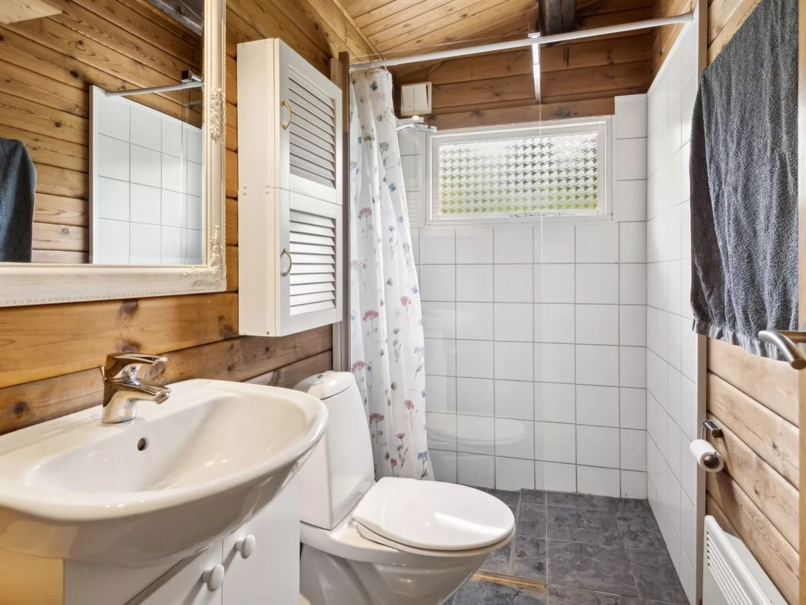 "Araminta" - 800m from the sea-Binnen