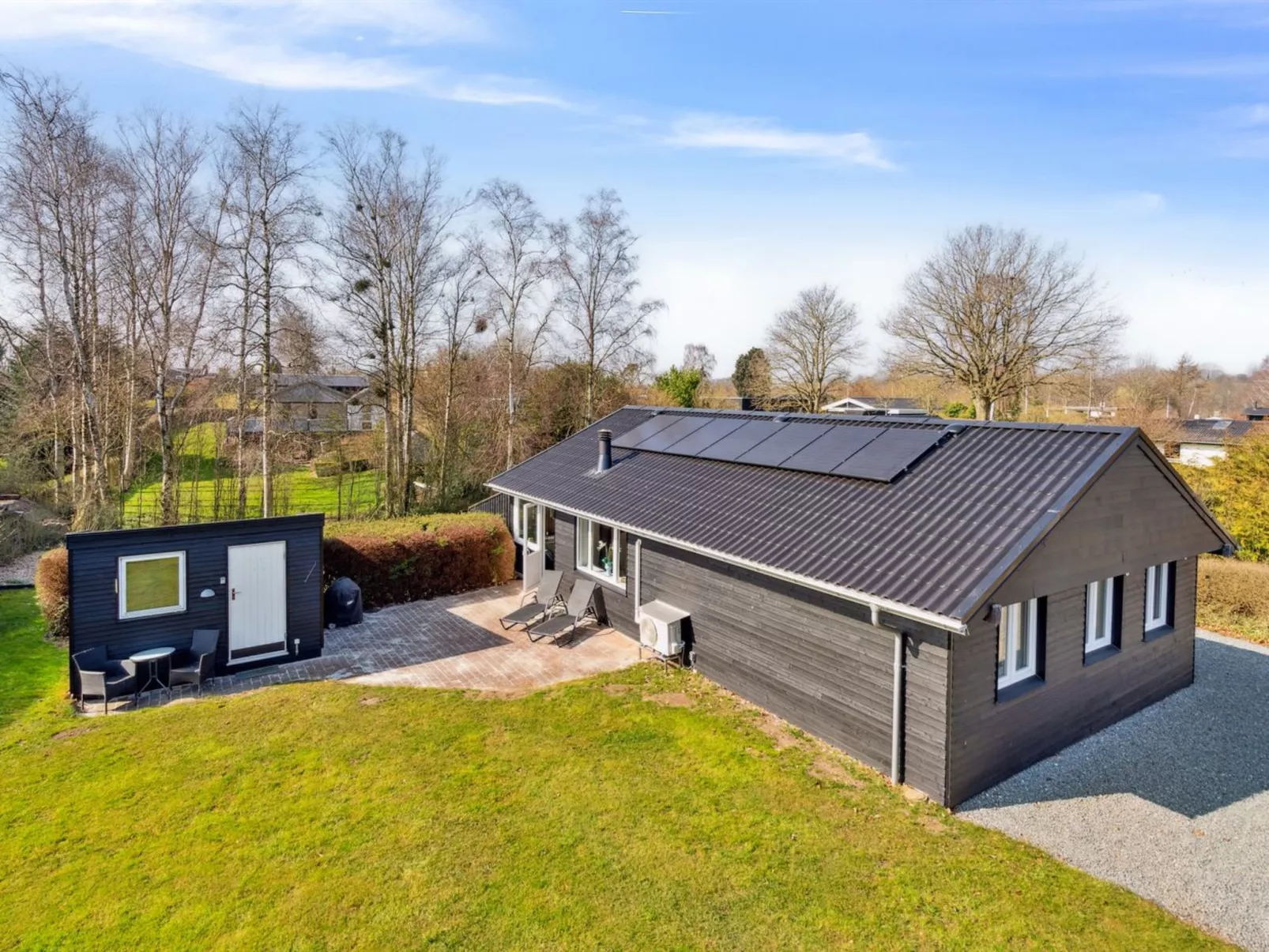 "Vemund" - 500m from the sea-Buiten