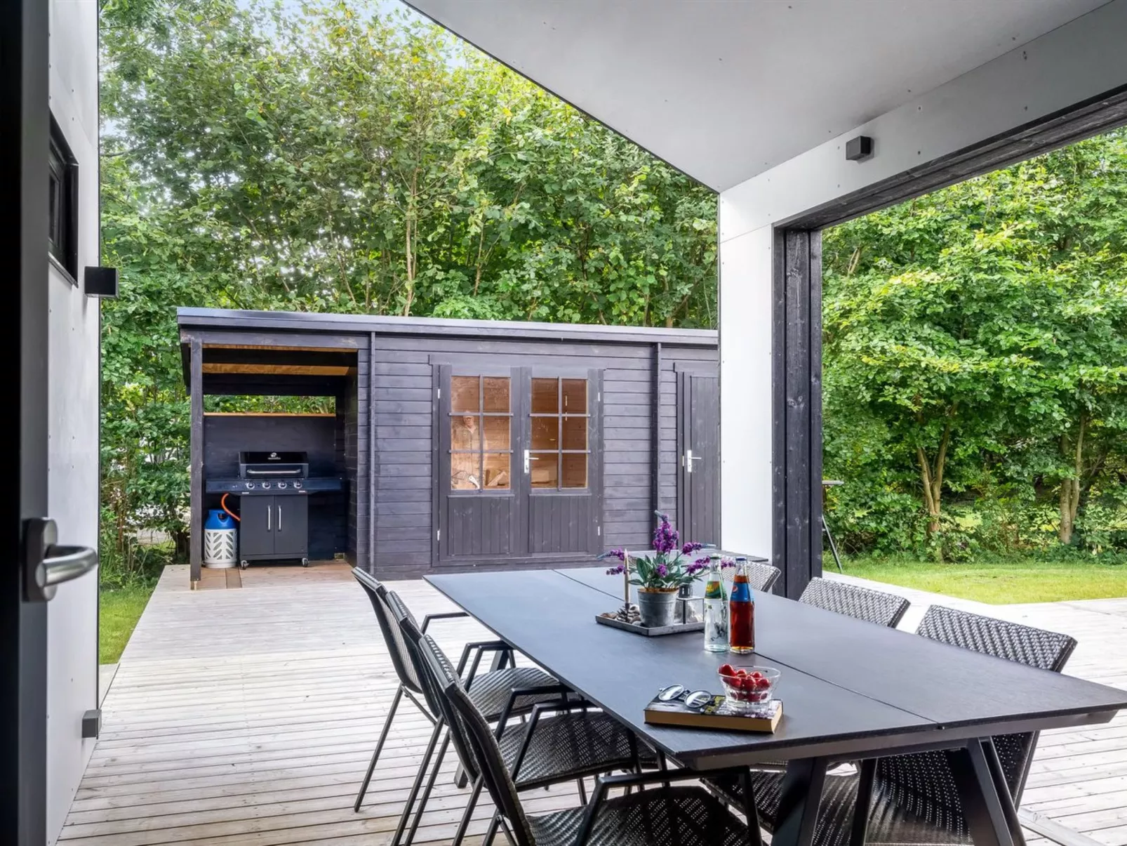 "Jahn" - 250m to the fjord-Buiten