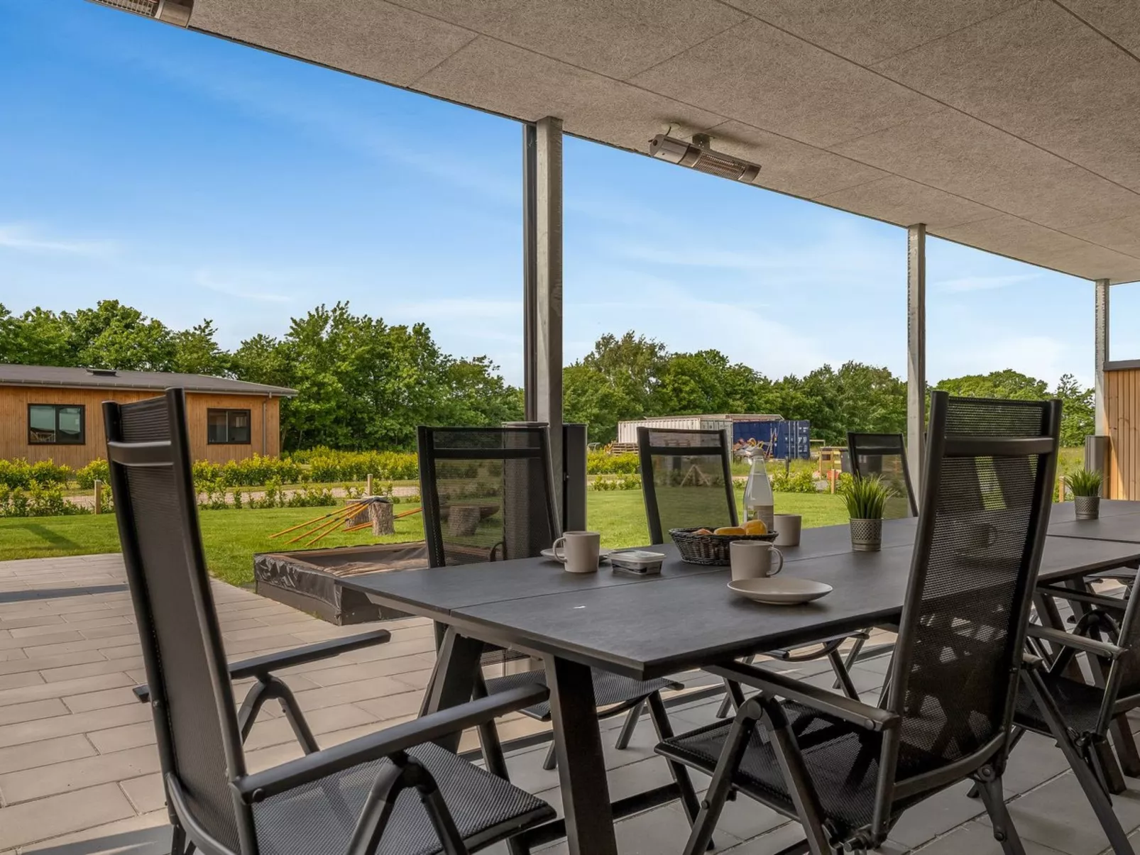 "Elevus" -  from the sea-Buiten