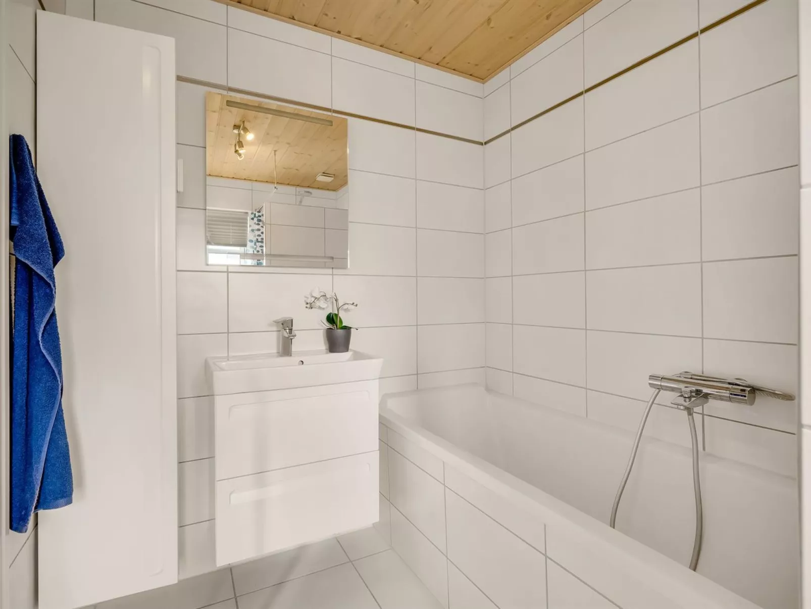 "Toska" - 3km from the sea-Binnen