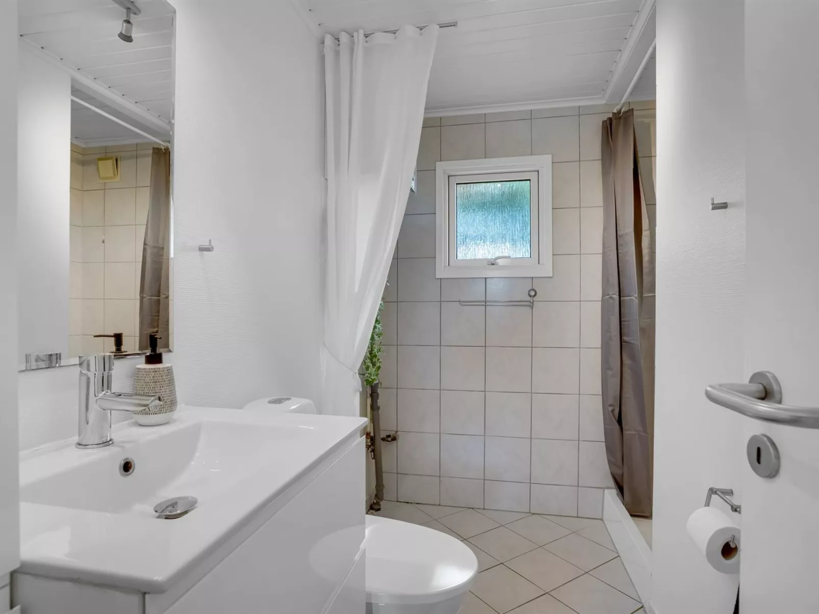 "Andrine" - 100m from the sea-Binnen