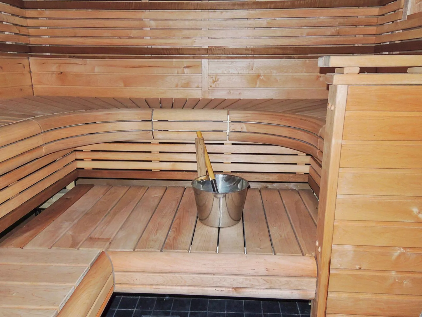 Nesterin helmi-Binnen