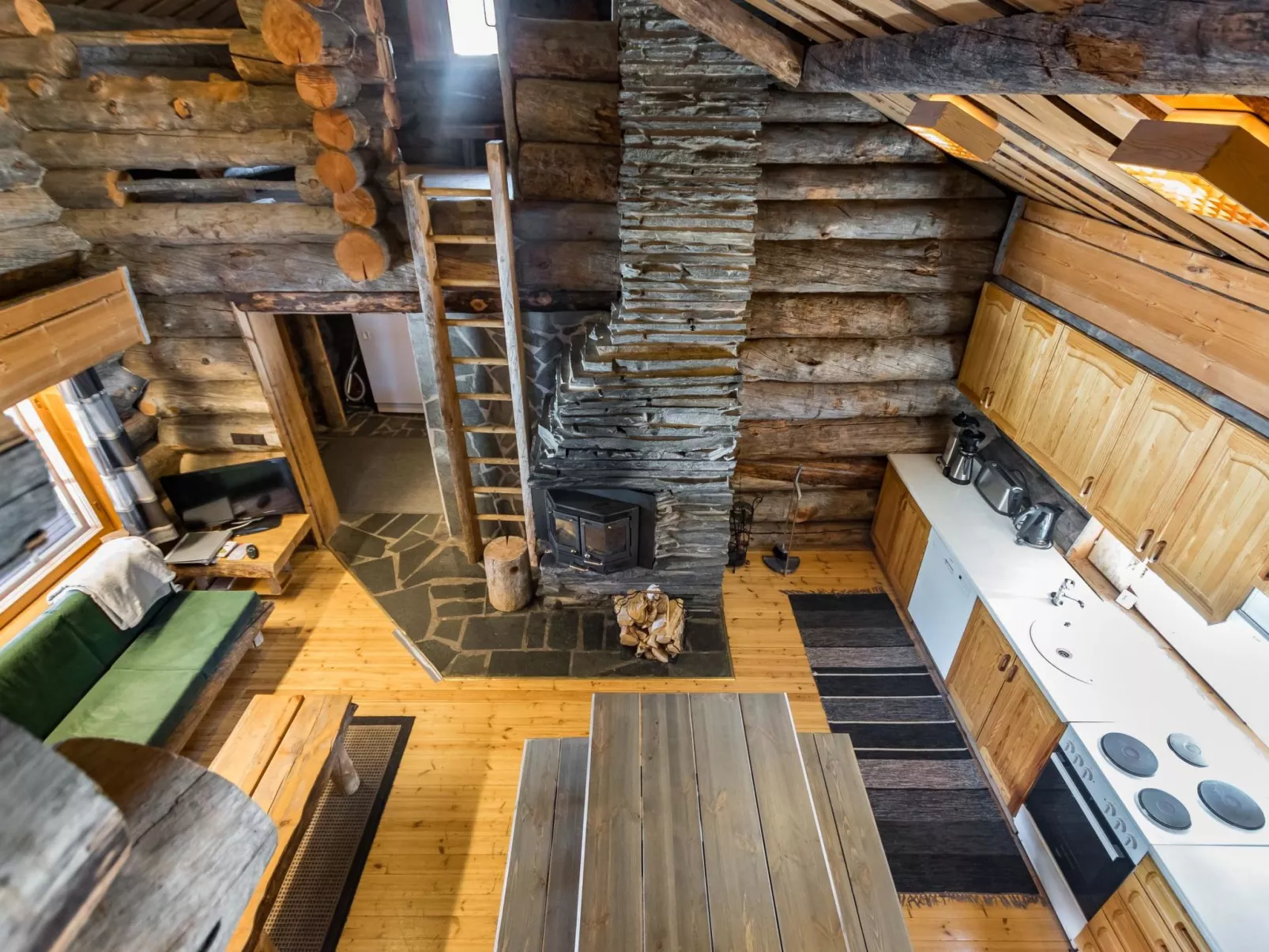 Seitsemän savua 3-Binnen