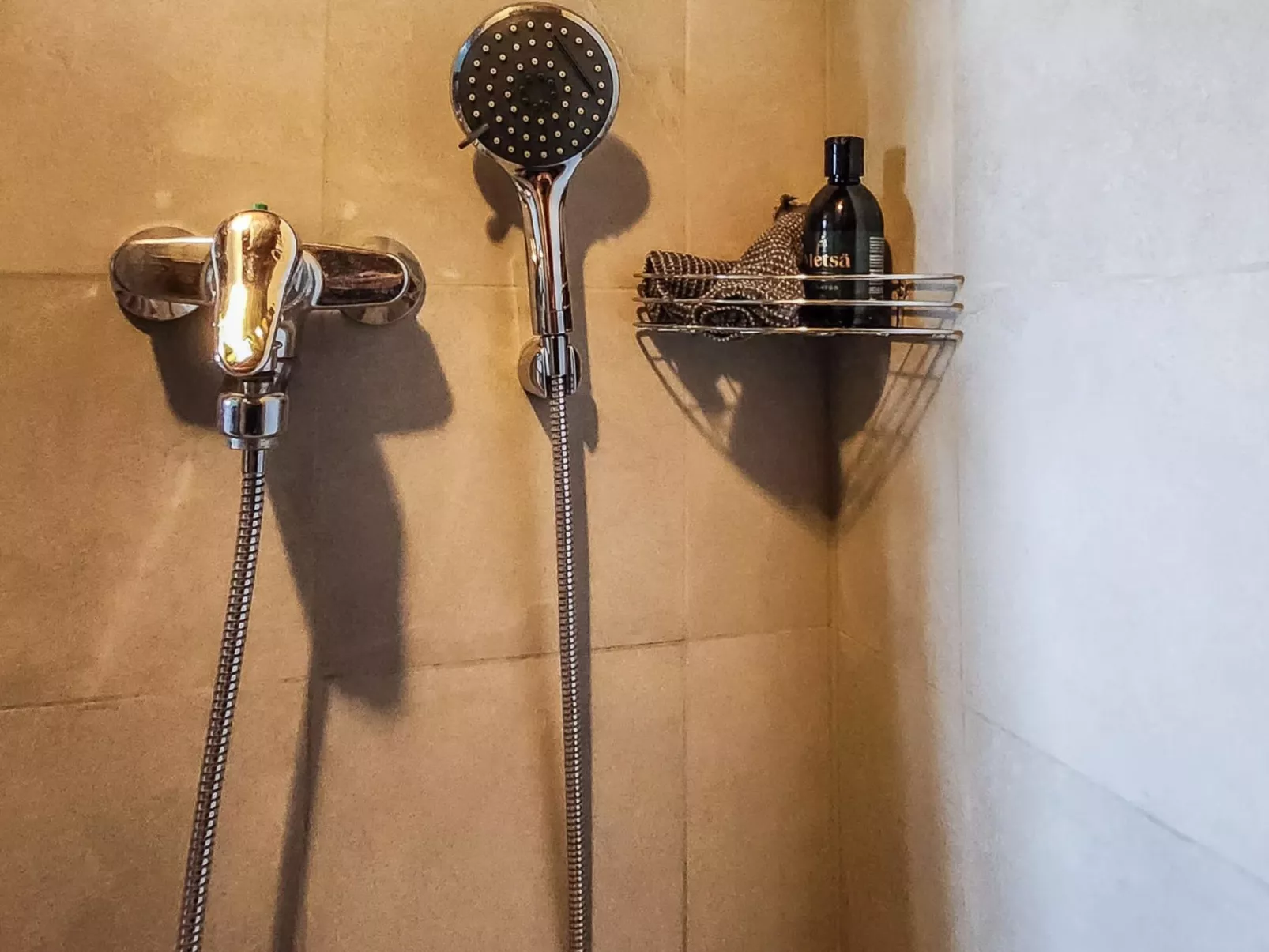 Artturin mökki-Binnen