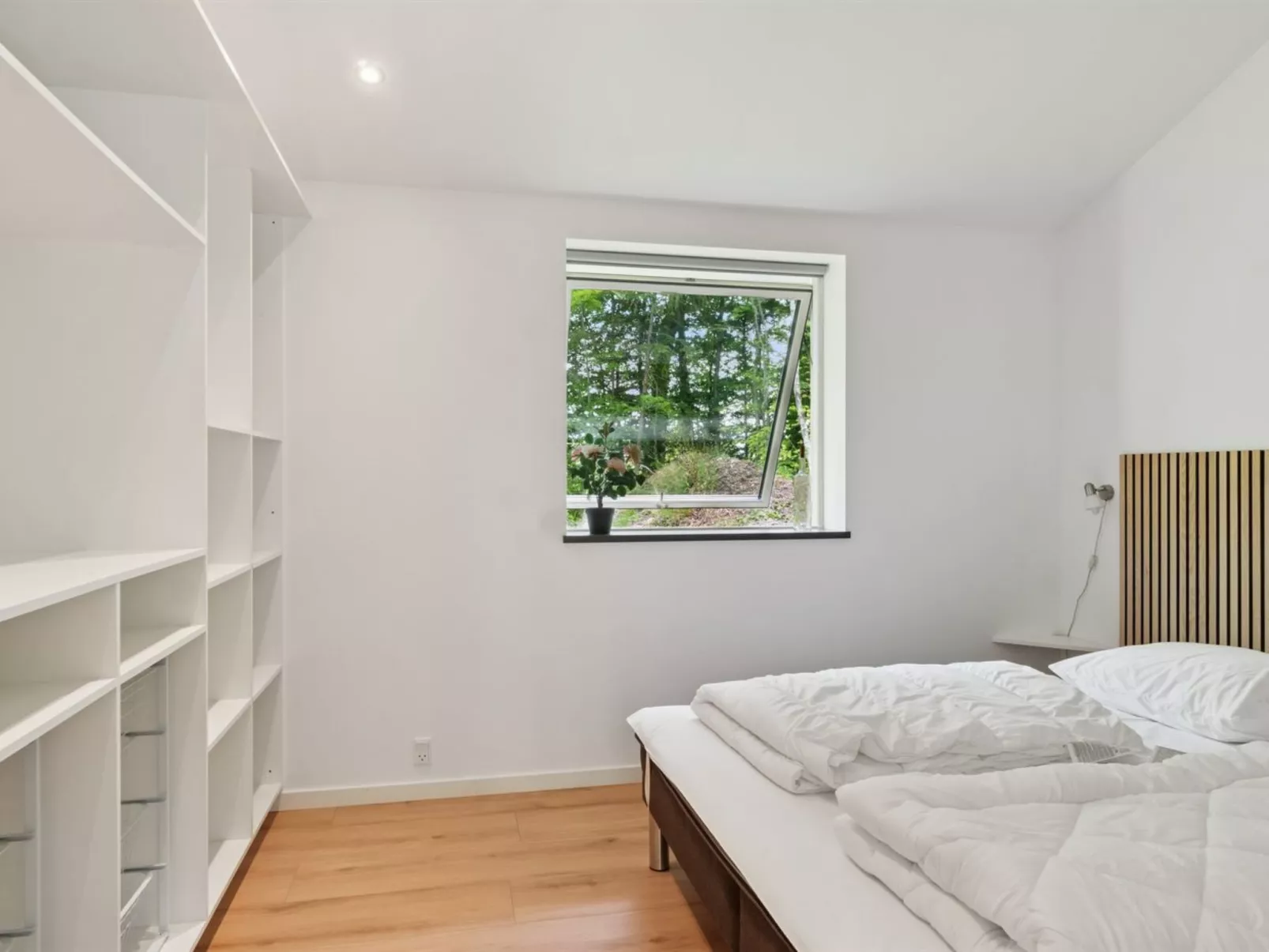 "Hotherus" -  from the sea-Binnen