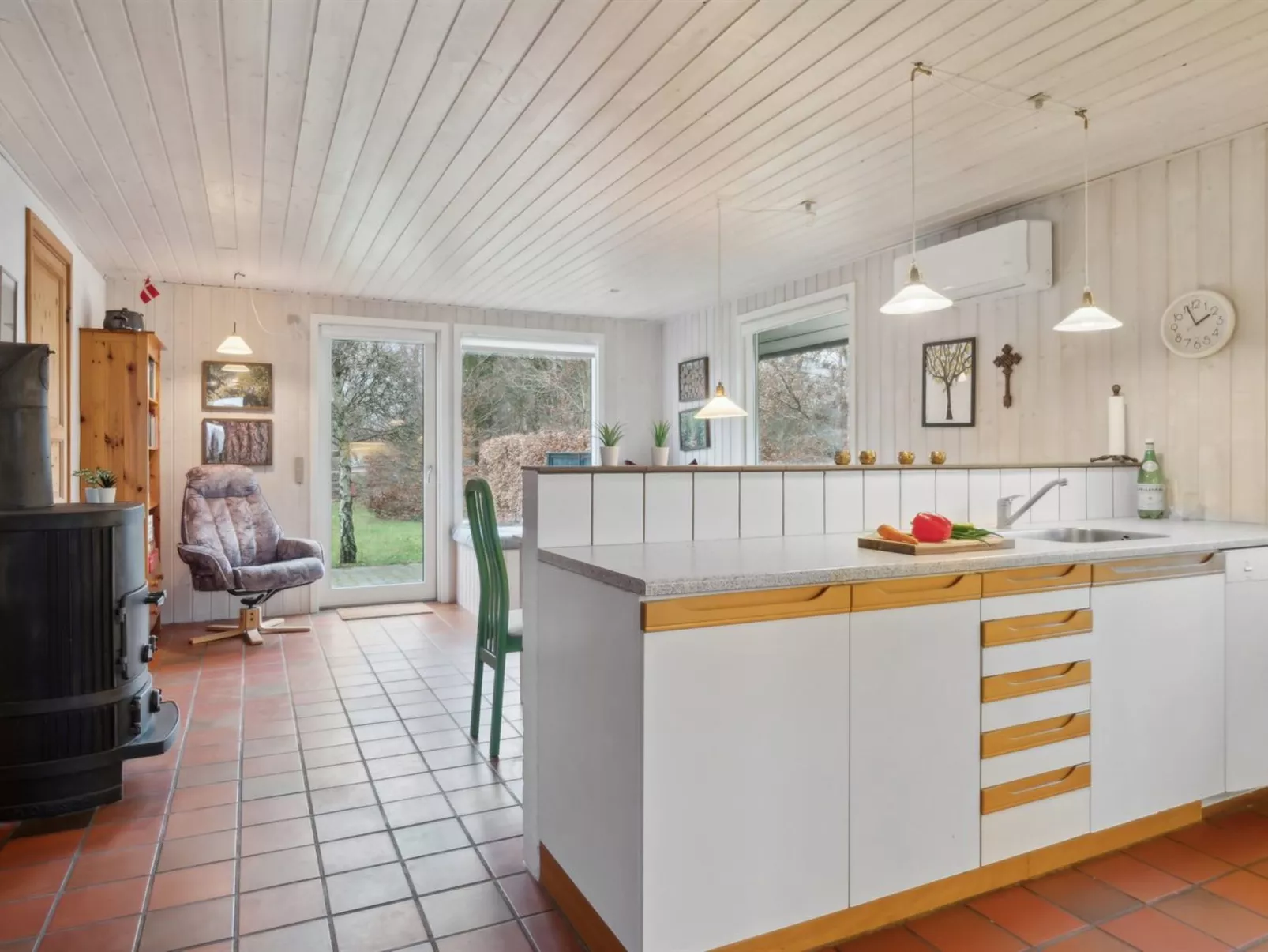 "Naina" - 200m from the sea-Binnen