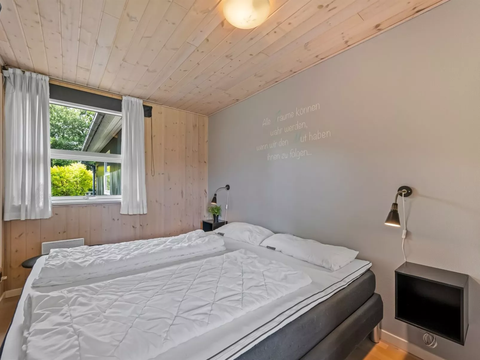 "Mina" - 600m to the fjord-Binnen