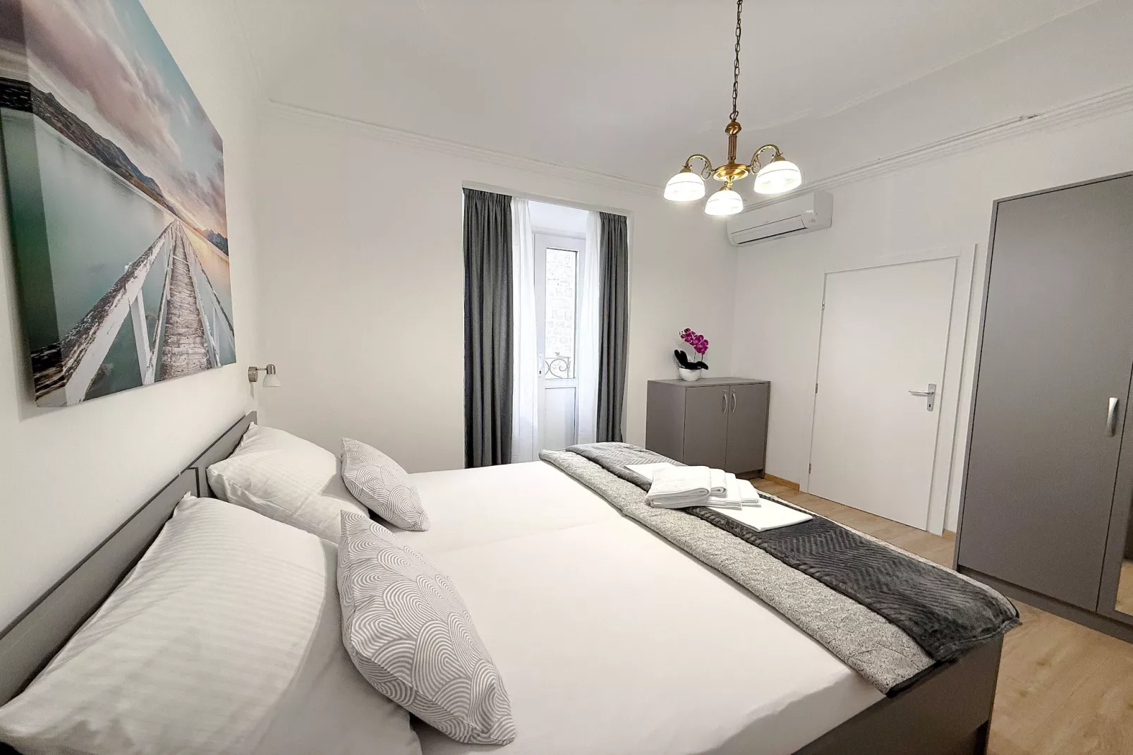 Anima Mea Old Town Apartments- Premium Apartment with Balcony-Slaapkamer