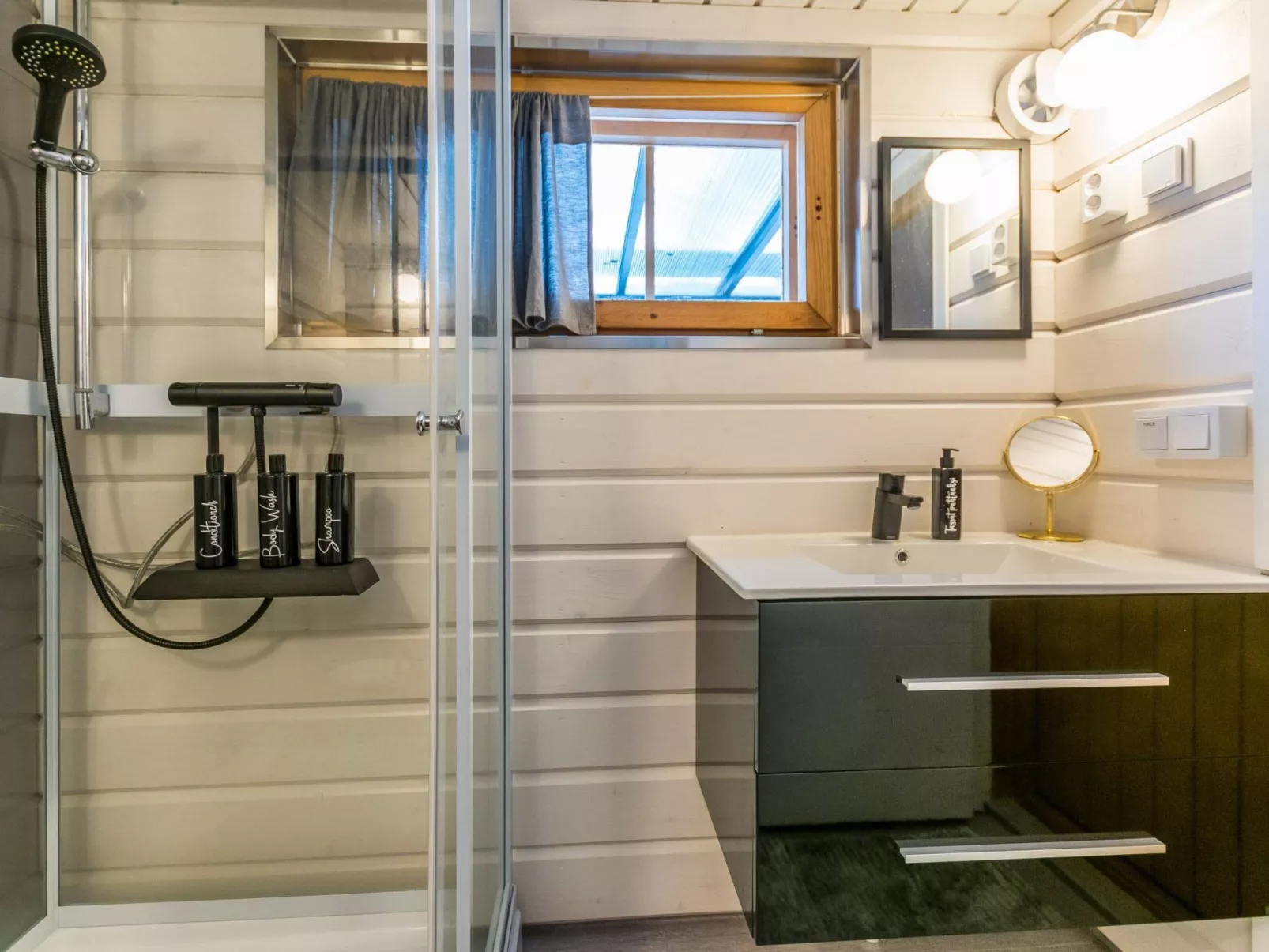 Villa tintinmaja-Binnen