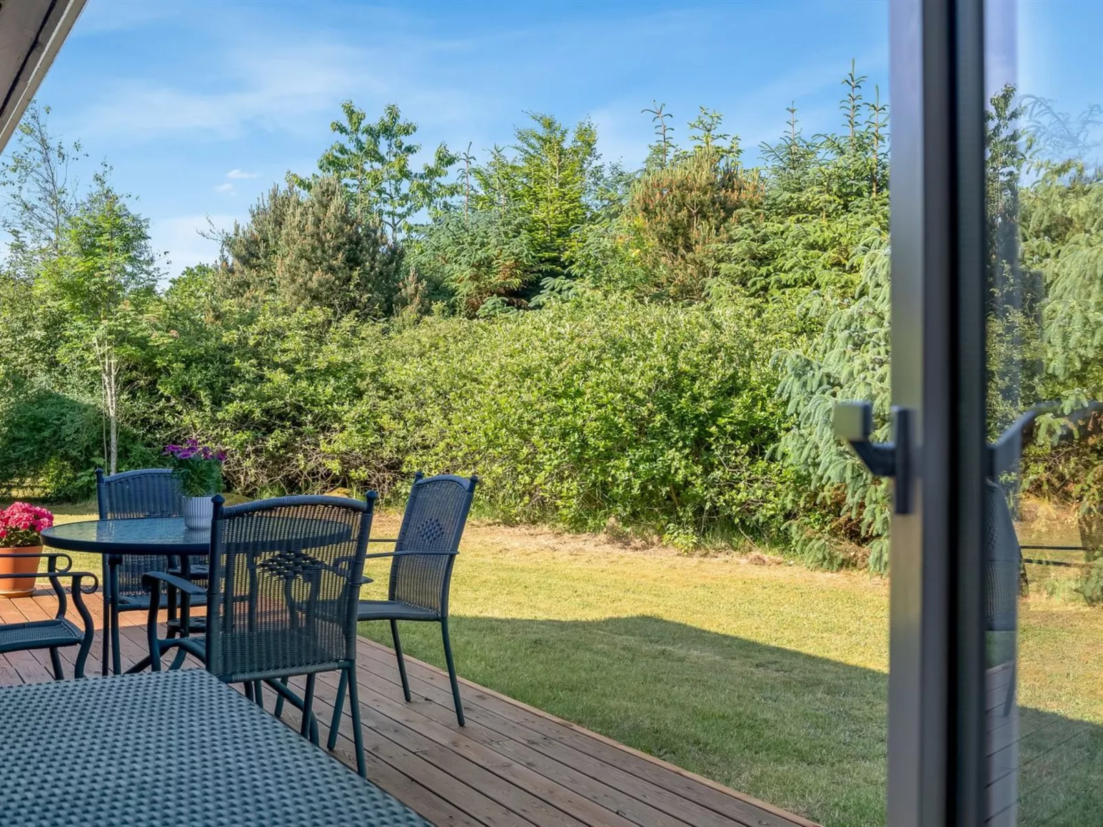 "Laris" - 700m to the fjord-Buiten