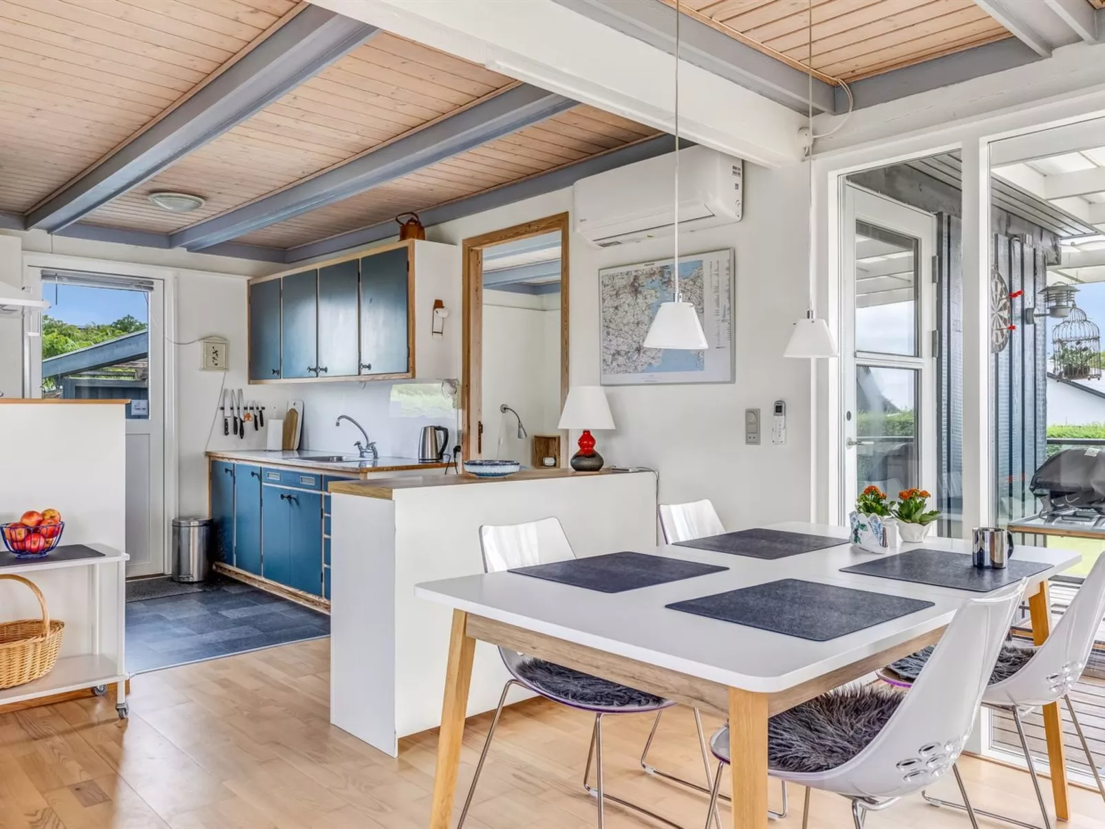 "Nielsine" - 250m from the sea-Binnen