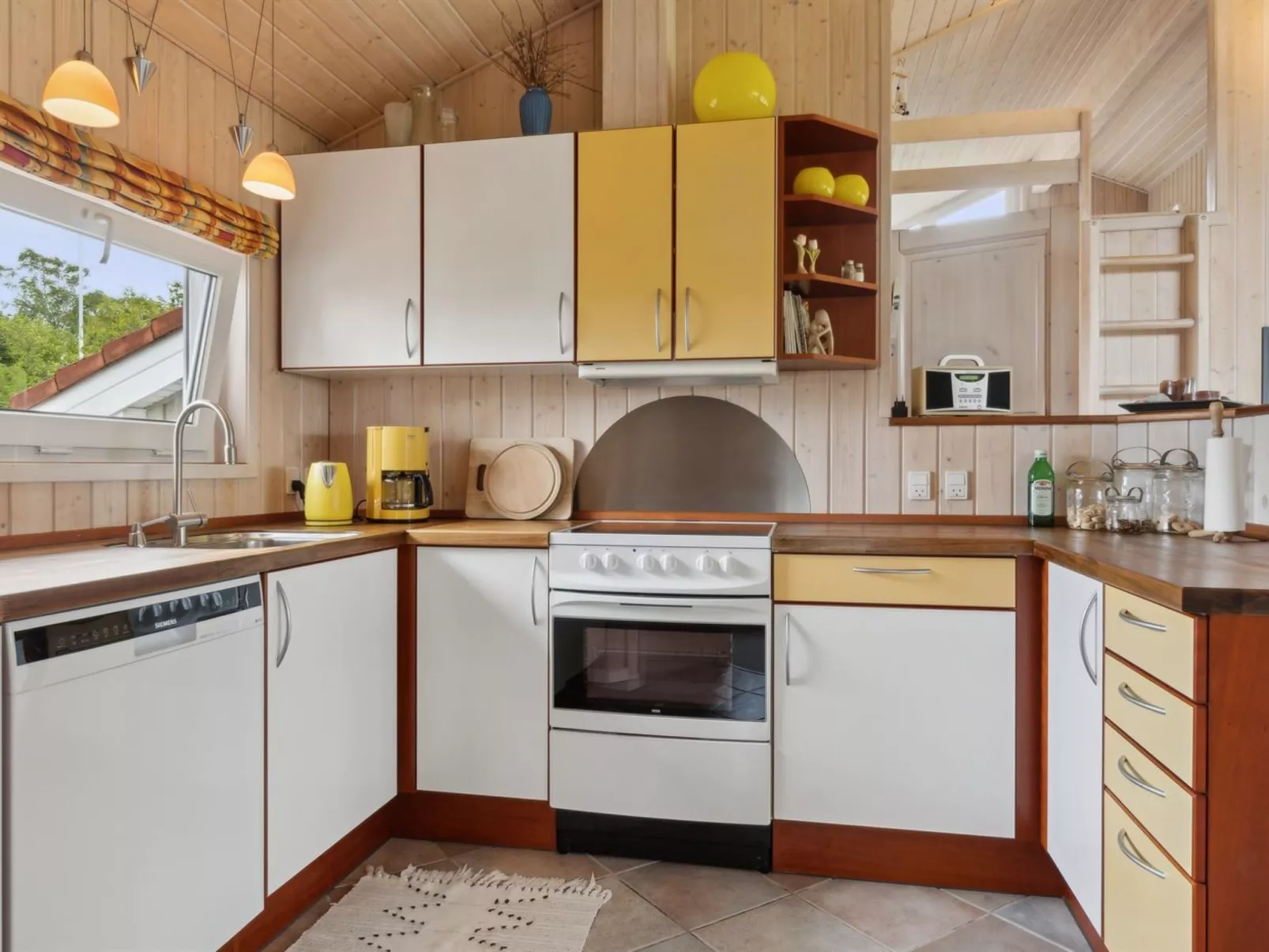 "Henne" -  from the sea-Binnen