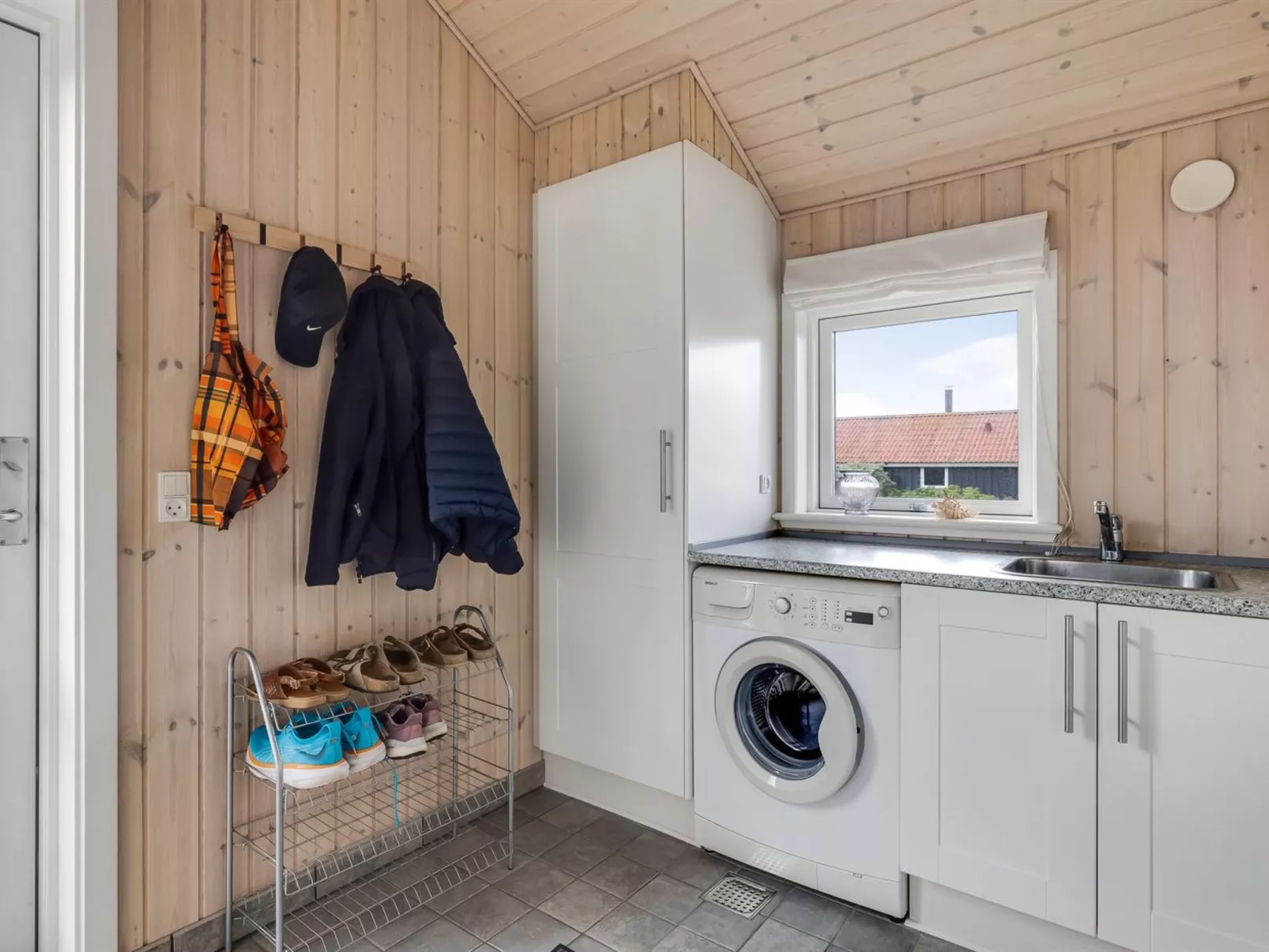 "Effie" - 500m from the sea-Binnen