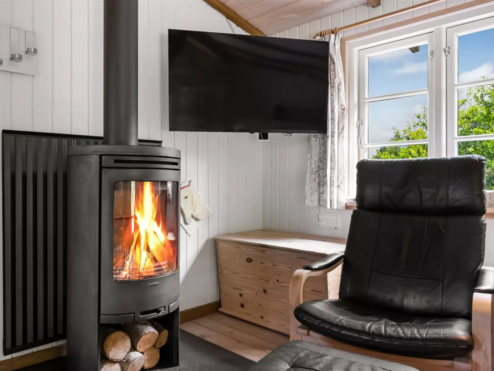 "Jarno" - 150m from the sea-Binnen