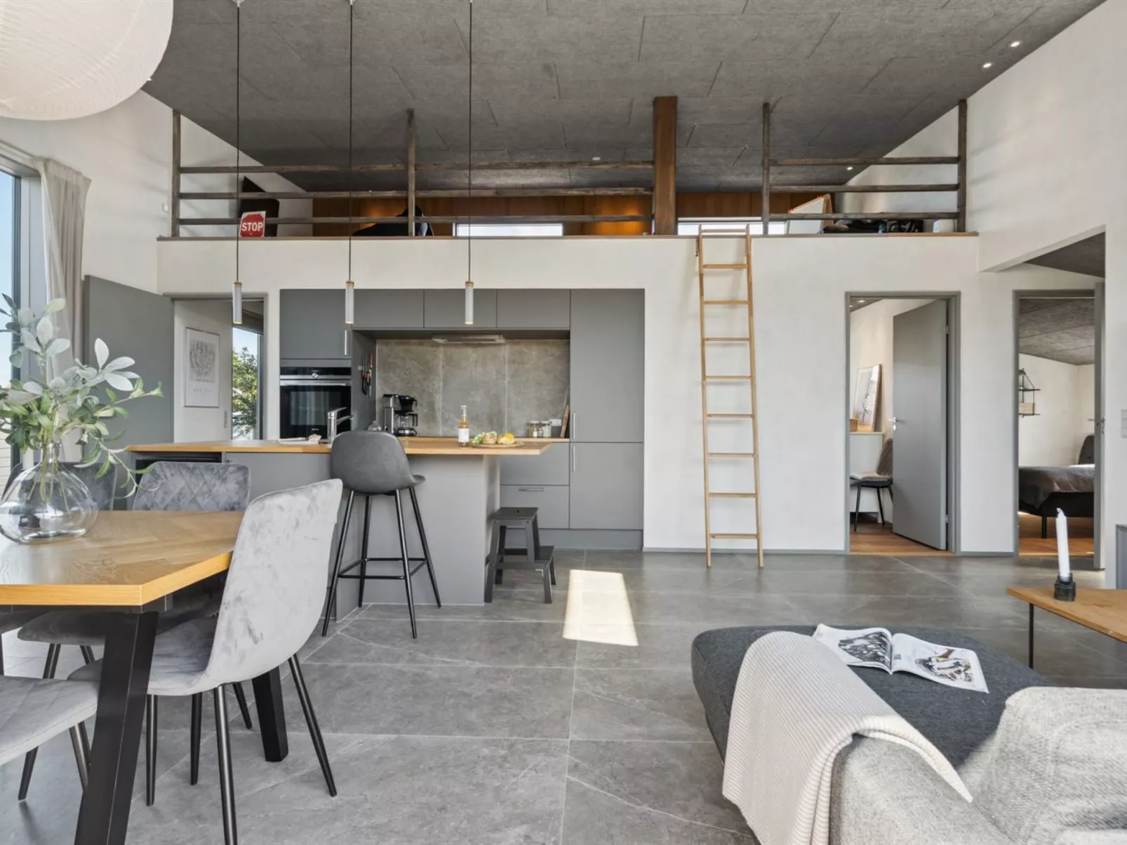 "Elvie" - 150m from the sea-Binnen