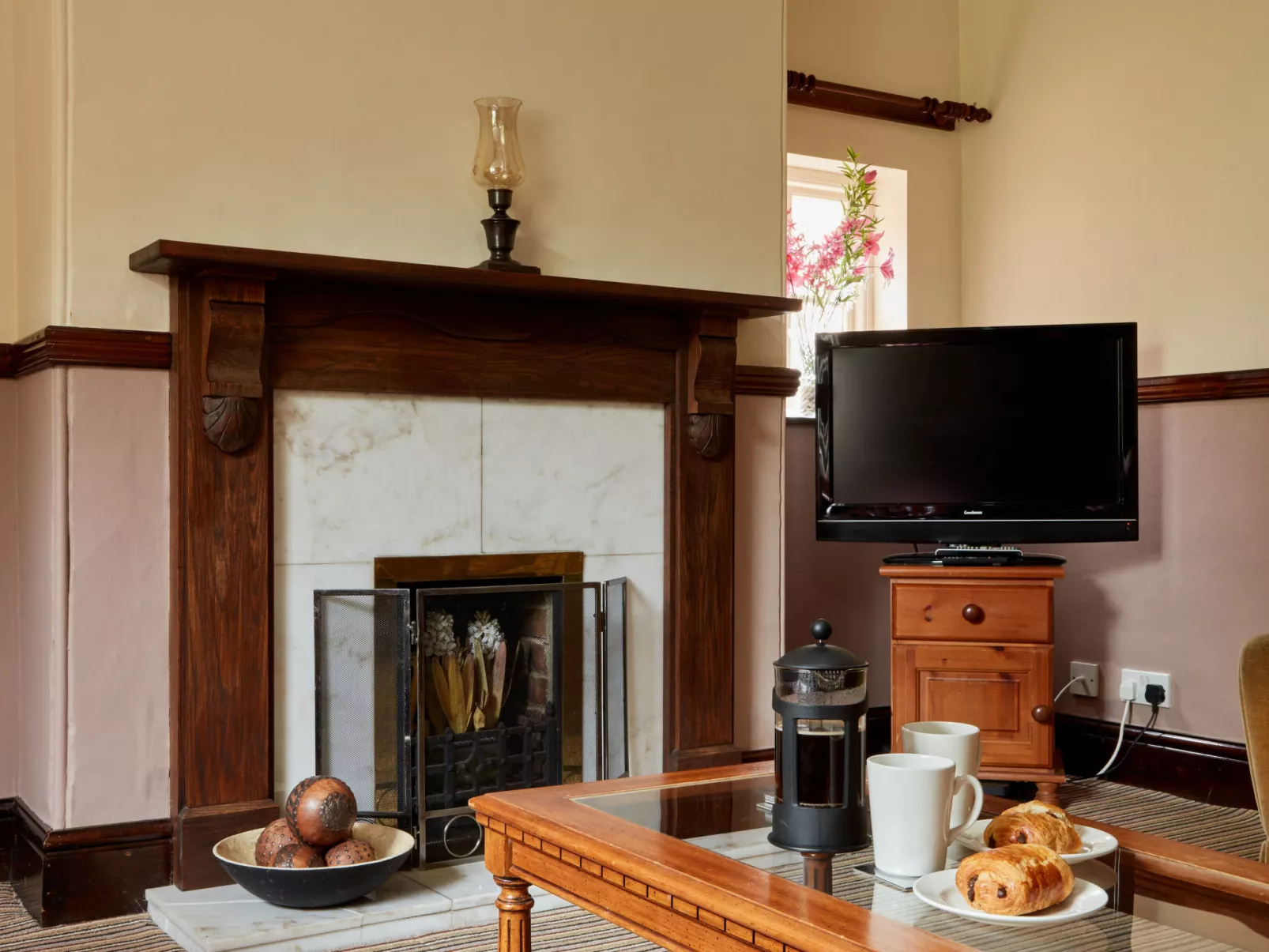 The Farmhouse-Binnen