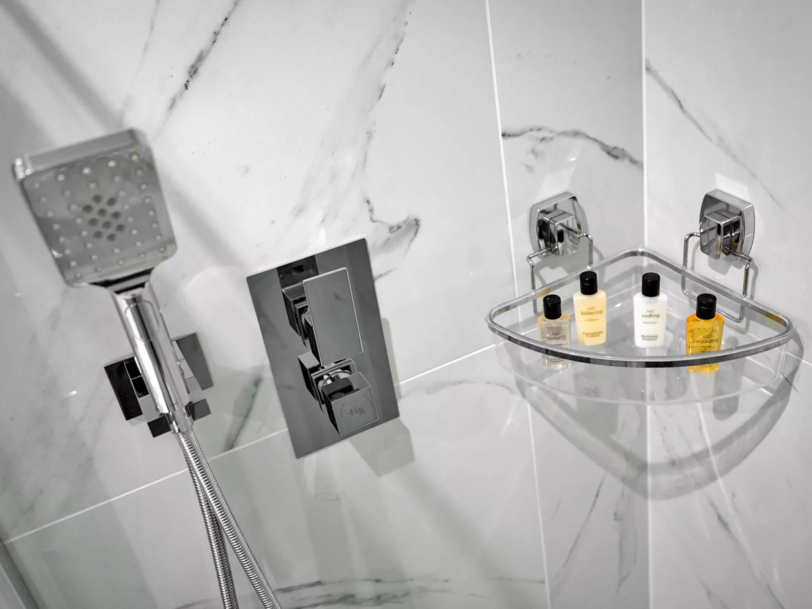 The Bank House-Binnen