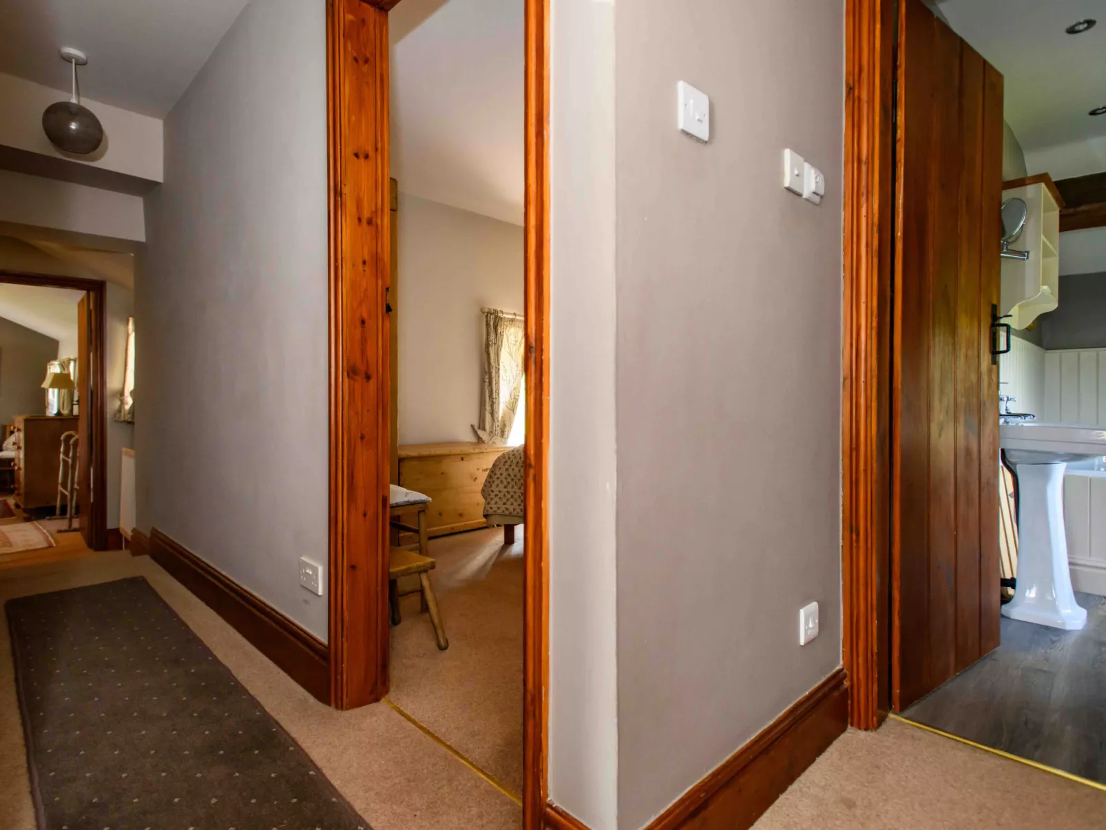 Shepherds Cottage at Mile House Farm-Binnen