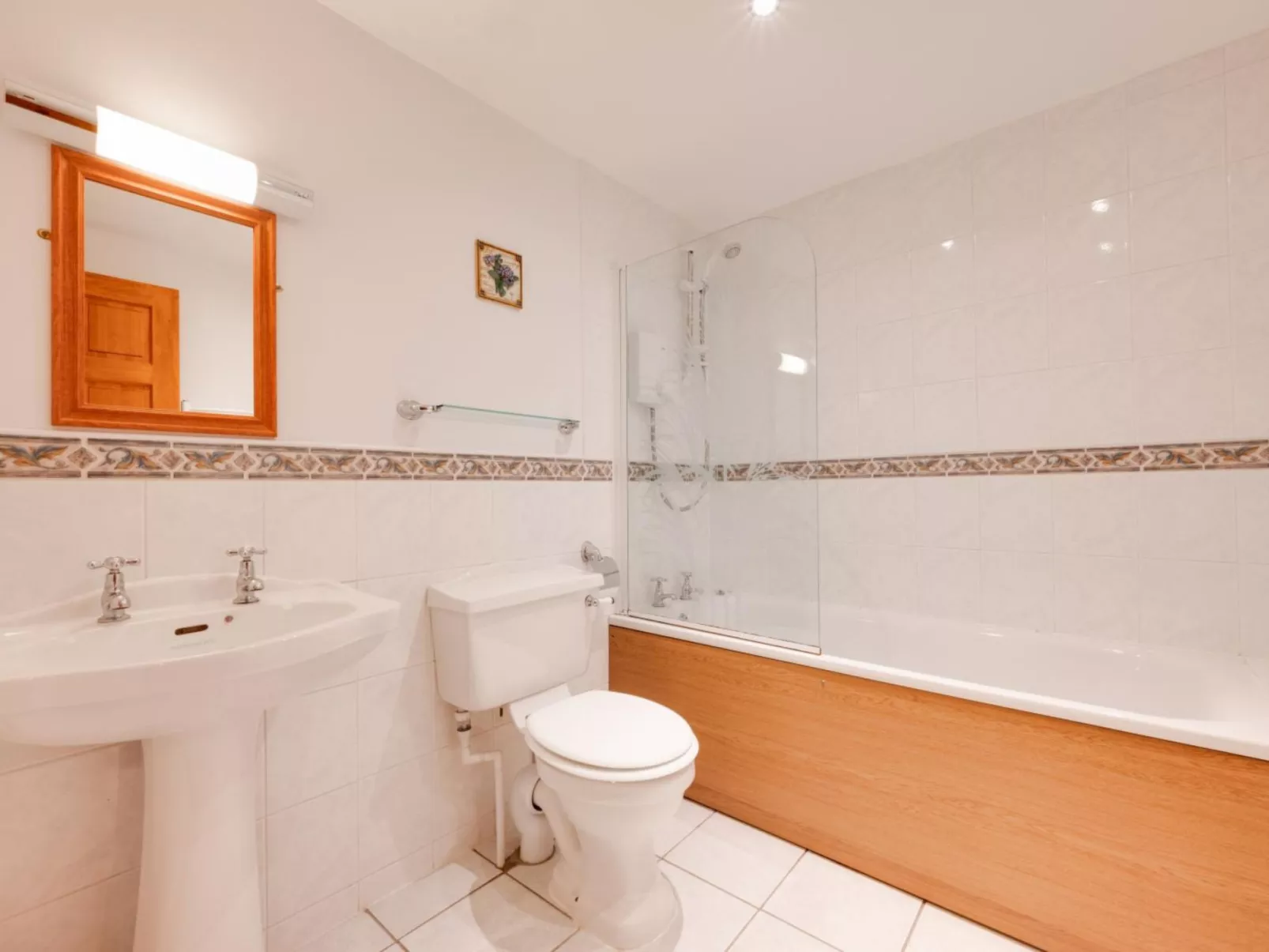 Cherry at Buckland Court-Binnen