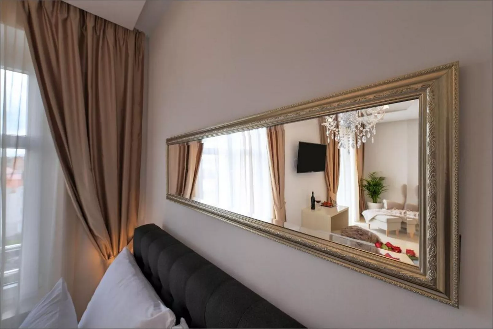 Deluxe Double Room with Balcony and Sea View (1)-Binnen