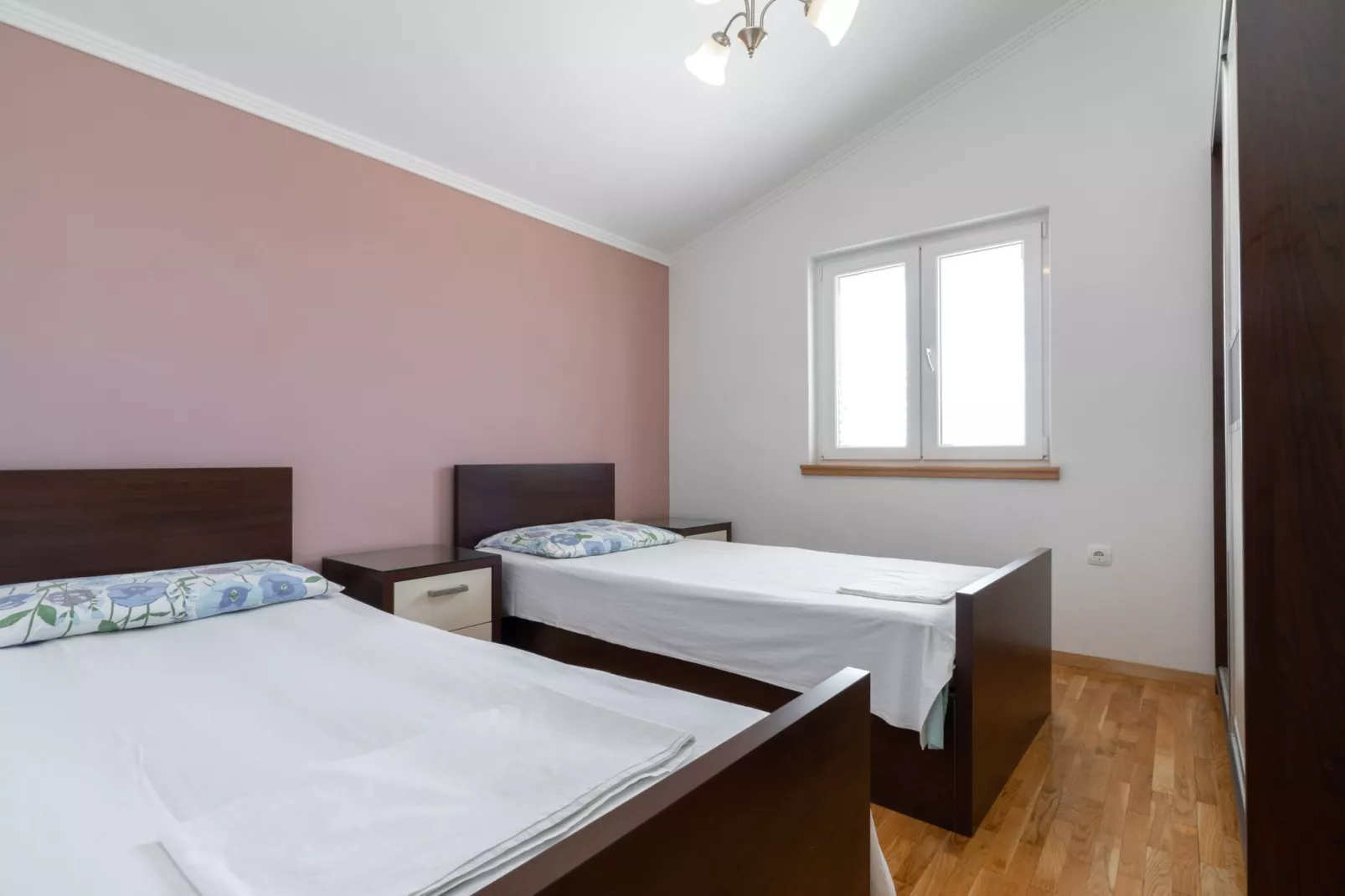 Modern Villa with Pool-Slaapkamer