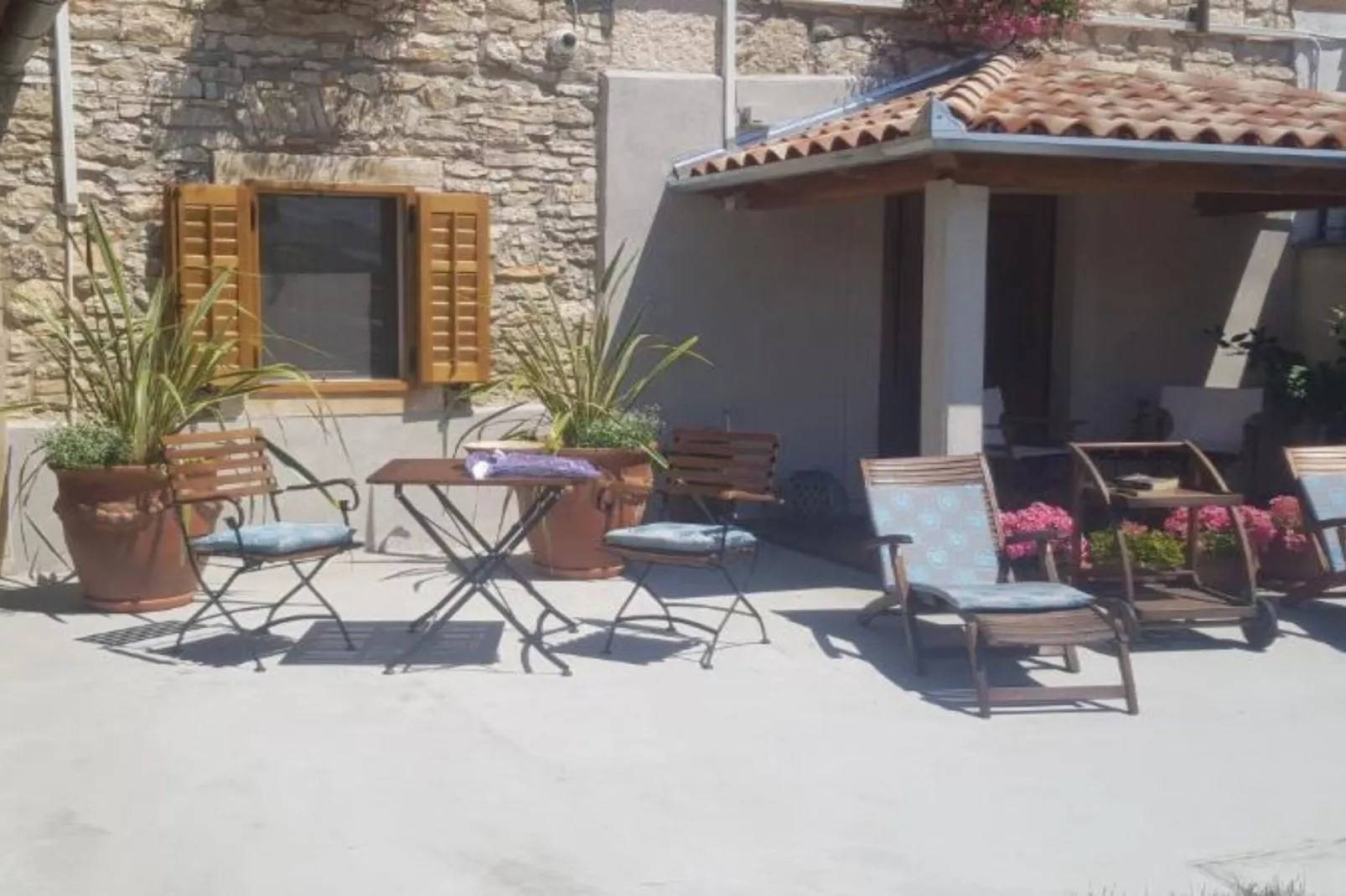 One bedroom apartment (A5)-Buitenlucht