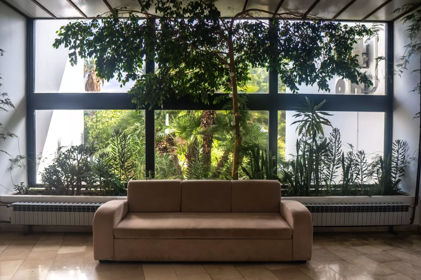 Hotel Issa - Quadruple Room Sea View-Binnen