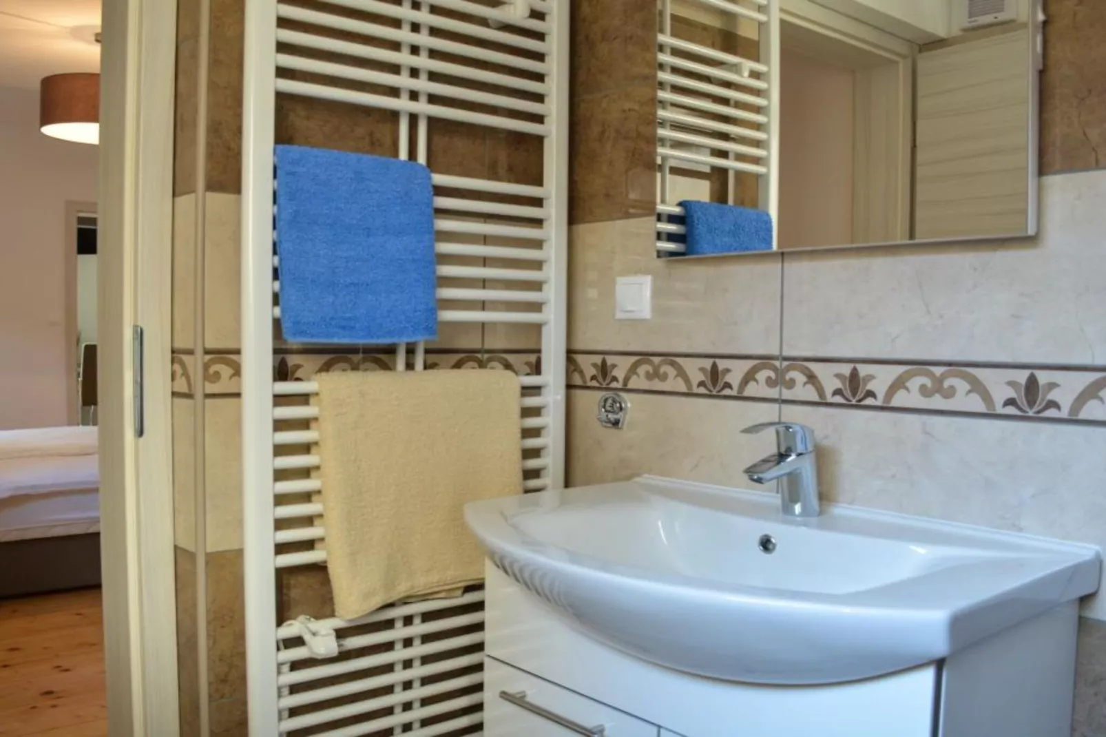 Zevnik Quiet Retreat with Stunning Views and Equestrian Activities - Standard One Bedroom Apartment-Badkamer