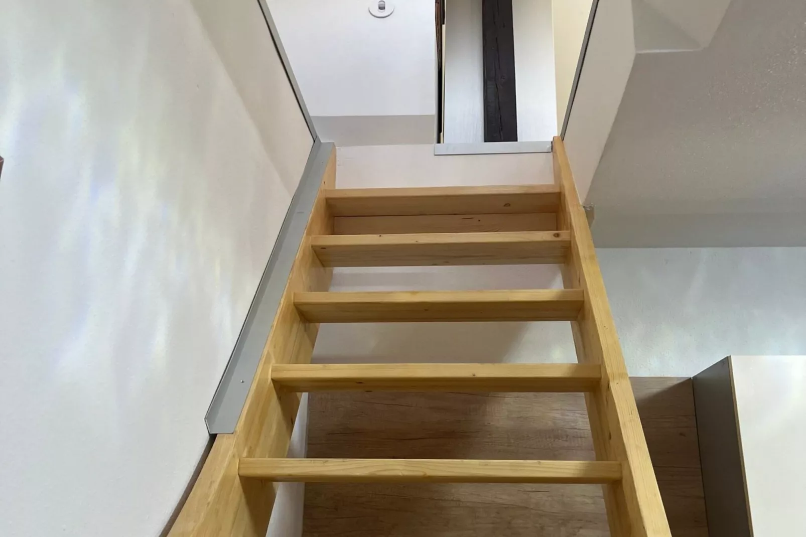 Meadow Tranquil Apartments with Evergreen Garden - Two Bedroom Apartment-Binnen