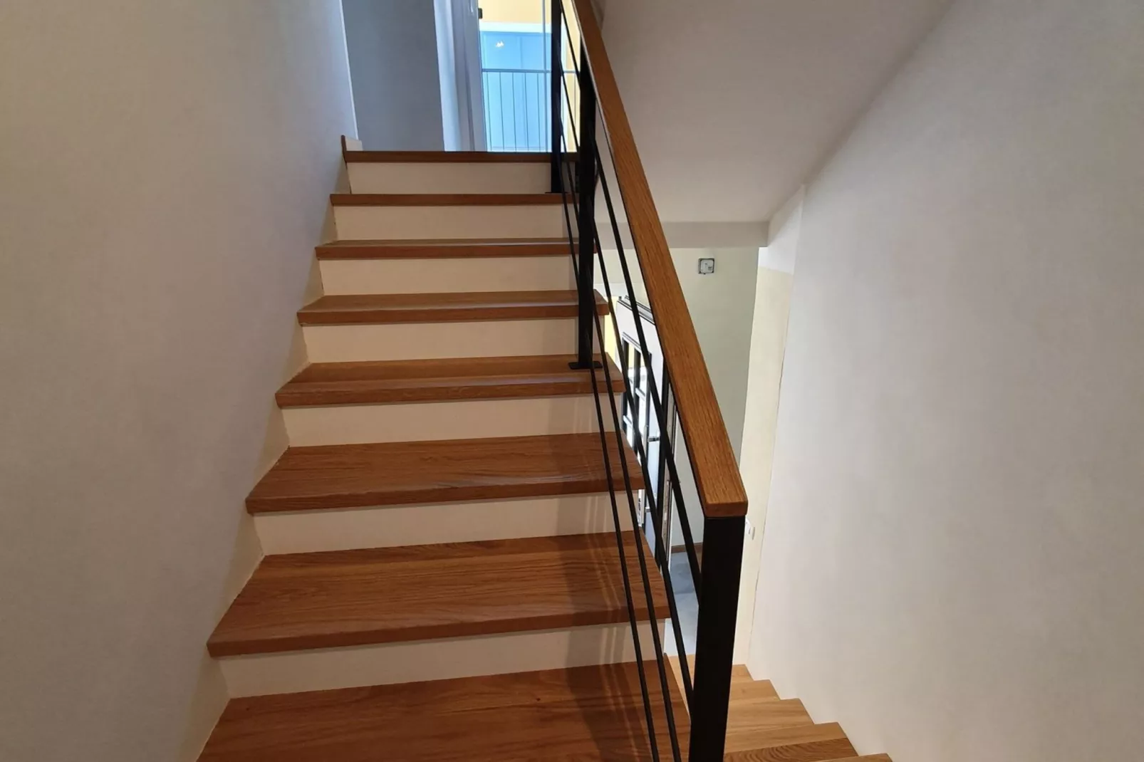 Komen Getaway Holiday Home with Balcony - Four Bedroom Holiday Home with Balcony-Trap