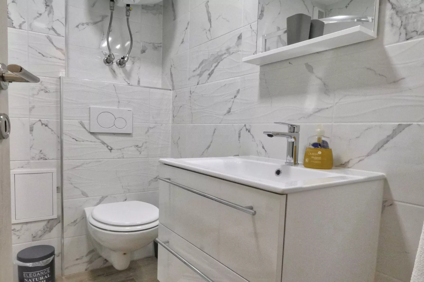 Cozy and Chic Apartment in Kranjska Gora - Studio Apartment-Badkamer